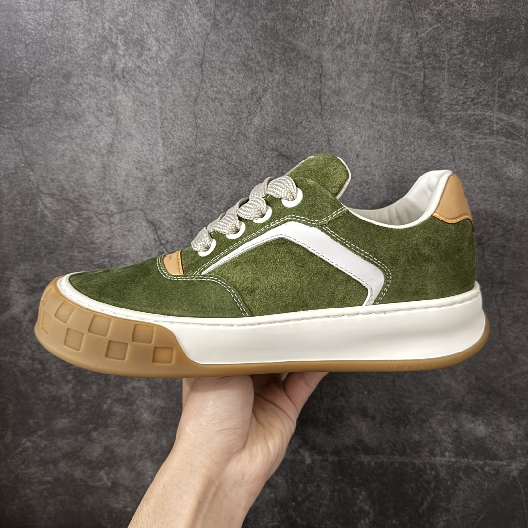 图片[2]-【HS顶级礼盒版】LV 路易威登LOUIS VUITTON Tilted Low Sneakers 倾斜系列低帮复古休闲运动文化百搭板鞋 2026早春款板鞋 饼干鞋 礼盒包装 私模开发大底 正确细节 原鞋原材料1：1打造 完美版型做工 欢迎对比市场任何品质的货品 广东原产 专业LV大厂出品 正确底 大底开发近半年 原楦型开发纸版 全鞋原材料打造 细节 针车 烫金 中底无可挑剔 包装说明书防尘布袋物件(附送官方快递加固牛皮纸外盒!!)# 尺码：39 40 41 42 43 44 45 46-选品中心