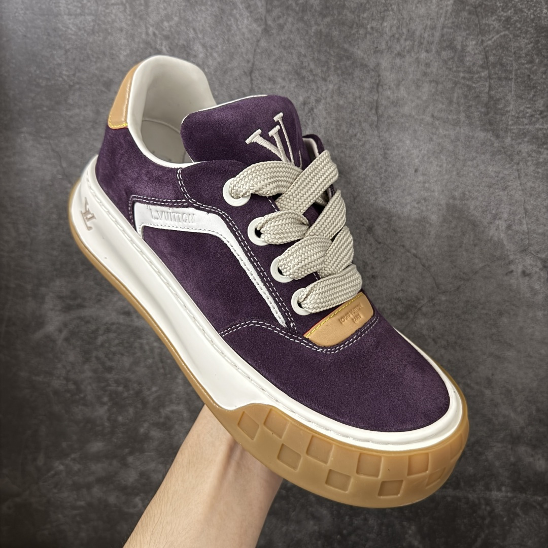 图片[3]-【HS顶级礼盒版】LV 路易威登LOUIS VUITTON Tilted Low Sneakers 倾斜系列低帮复古休闲运动文化百搭板鞋 2026早春款板鞋 饼干鞋 礼盒包装 私模开发大底 正确细节 原鞋原材料1：1打造 完美版型做工 欢迎对比市场任何品质的货品 广东原产 专业LV大厂出品 正确底 大底开发近半年 原楦型开发纸版 全鞋原材料打造 细节 针车 烫金 中底无可挑剔 包装说明书防尘布袋物件(附送官方快递加固牛皮纸外盒!!)# 尺码：39 40 41 42 43 44 45 46-选品中心