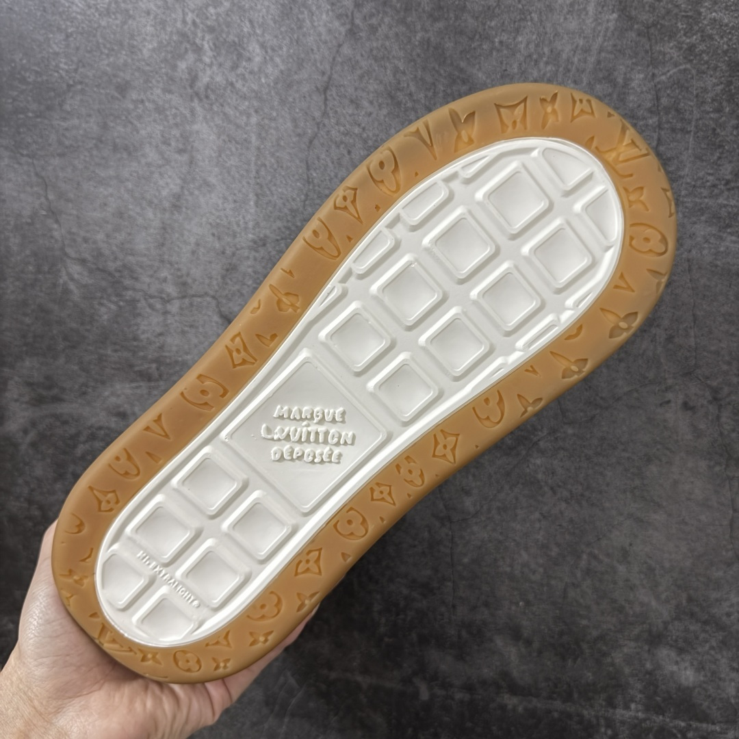 图片[9]-【HS顶级礼盒版】LV 路易威登LOUIS VUITTON Tilted Low Sneakers 倾斜系列低帮复古休闲运动文化百搭板鞋 2026早春款板鞋 饼干鞋 礼盒包装 私模开发大底 正确细节 原鞋原材料1：1打造 完美版型做工 欢迎对比市场任何品质的货品 广东原产 专业LV大厂出品 正确底 大底开发近半年 原楦型开发纸版 全鞋原材料打造 细节 针车 烫金 中底无可挑剔 包装说明书防尘布袋物件(附送官方快递加固牛皮纸外盒!!)# 尺码：39 40 41 42 43 44 45 46-选品中心