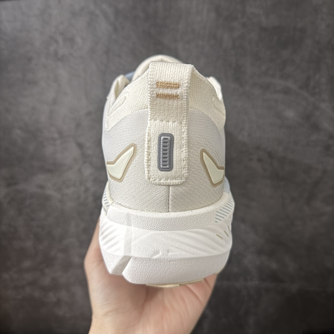 图片[4]-【BT纯原】Brooks Glycerin 23 布鲁克斯甘油 男女同款 正宗发泡超临界跑鞋 鞋面透气网眼 穿着舒适四季能穿 鞋面采用原厂甲卡梭织布此工艺只有DG那边才能做好 中底采用 DNA Tuned 超临界发泡 前掌DNA FLASH V2 抓地防滑耐磨 轻量竞速 日常跑步/马拉松/通勤最适合不过 超临界：核心特点 材质与脚感：采用EVA与TPU混合的超临界发泡材料，脚感软弹，回弹比Ortholite更快，重量更轻（单只约150克），能有效提升能量回馈，目前算最核心的中底！ ​采用原厂1：1 原盒原标 原厂欧索奈鞋垫 一切细节 做工以及脚感均做到完美还原 欢迎品鉴💪 尺码：35.5 36 36.5 37.5 38 38.5 39 40 40.5 41 42 42.5 43 44 44.5 45 46 46.5 47.5-选品中心