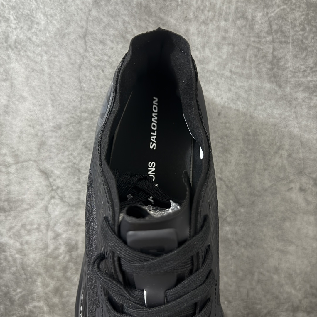 图片[8]-【公司级】CDG x Salomon 萨洛蒙 联名款XT-6 系列 玛丽珍厚底 休闲 运动鞋 476719 原版购入开发 做货 独立私模 原材料打造 一比一原版细节 延续品牌设计基因，融合简约的设计和实用的技术性 联名鞋款依旧是黑白简约配色，鞋身上的品牌字样也体现出极简主义的设计风格 搭配Contagrip 橡胶厚底鞋底设计，重新演绎的鞋面部分则以Pulsar Advanced袜套式轮廓替换了之前抽绳鞋带 并饰有网眼、抗撕裂材质鞋面、防水胶条以及尼龙拉环等细节 面料： 原版定制进口科技面料 内里： 原版进口透气网里 大底： 原版开模超轻发泡材质 底厚： 6.5CM 尺码：35-40-选品中心