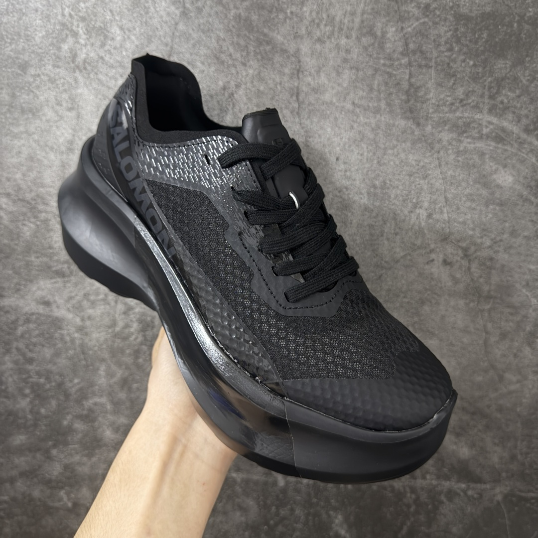 图片[3]-【公司级】CDG x Salomon 萨洛蒙 联名款XT-6 系列 玛丽珍厚底 休闲 运动鞋 476719 原版购入开发 做货 独立私模 原材料打造 一比一原版细节 延续品牌设计基因，融合简约的设计和实用的技术性 联名鞋款依旧是黑白简约配色，鞋身上的品牌字样也体现出极简主义的设计风格 搭配Contagrip 橡胶厚底鞋底设计，重新演绎的鞋面部分则以Pulsar Advanced袜套式轮廓替换了之前抽绳鞋带 并饰有网眼、抗撕裂材质鞋面、防水胶条以及尼龙拉环等细节 面料： 原版定制进口科技面料 内里： 原版进口透气网里 大底： 原版开模超轻发泡材质 底厚： 6.5CM 尺码：35-40-选品中心