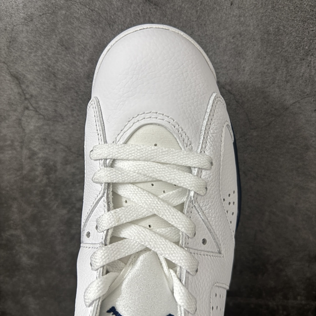 图片[5]-【原厂版本】Air Jordan AJ6 Retro 白蓝 海军蓝 CT8529-141 耗时半年巨作 全套原纸板楦头开发 确保原汁原味 完美呈现六代版型 一比一鞋头弧度高度鞋身弧度 数据细节工艺流程均保持一致 定制优质皮料 完美鞋型匹配公司货 正确TPU鞋舌锁扣 最新原厂底模 大底卡色咬花完美 鞋柜必备鞋款 终端现货供应 尺码：40 40.5 41 42 42.5 43 44 44.5 45 46 47.5-选品中心