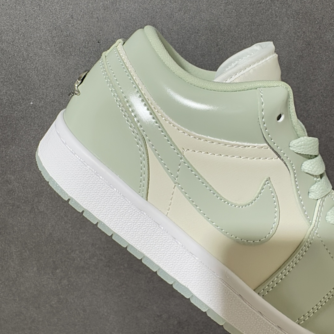 图片[7]-【公司级】Air Jordan 1 Low 乔1 AJ1低帮板鞋 原鞋原档案开发 原档冲孔鞋头 鞋垫背胶工艺 四线拉帮工艺 中底走线规整 原厂织唛标 鞋舌高弹海绵填充 货号：HF4078-100 尺码：36 36.5 37.5 38 38.5 39 40 40.5 41 42 42.5 43 44 44.5 45 46-选品中心