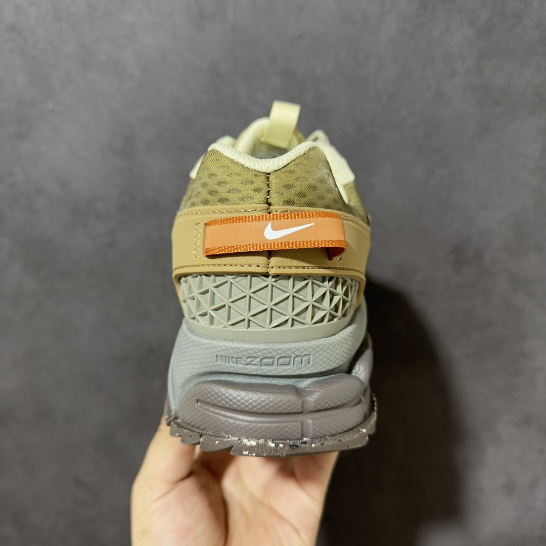 图片[4]-【公司级】Nike Zoom Vomero Roam 耐克 复古休闲运动慢跑鞋 采用环保纤维革饰片组合网眼布鞋面材质 升级正确后跟TPU加固 耐弯折热塑框架支撑鞋身 中底搭载EVA轻量缓震 货号：IM6671-223 尺码：36 36.5 37.5 38 38.5 39 40 40.5 41 42 42.5 43 44 45-选品中心