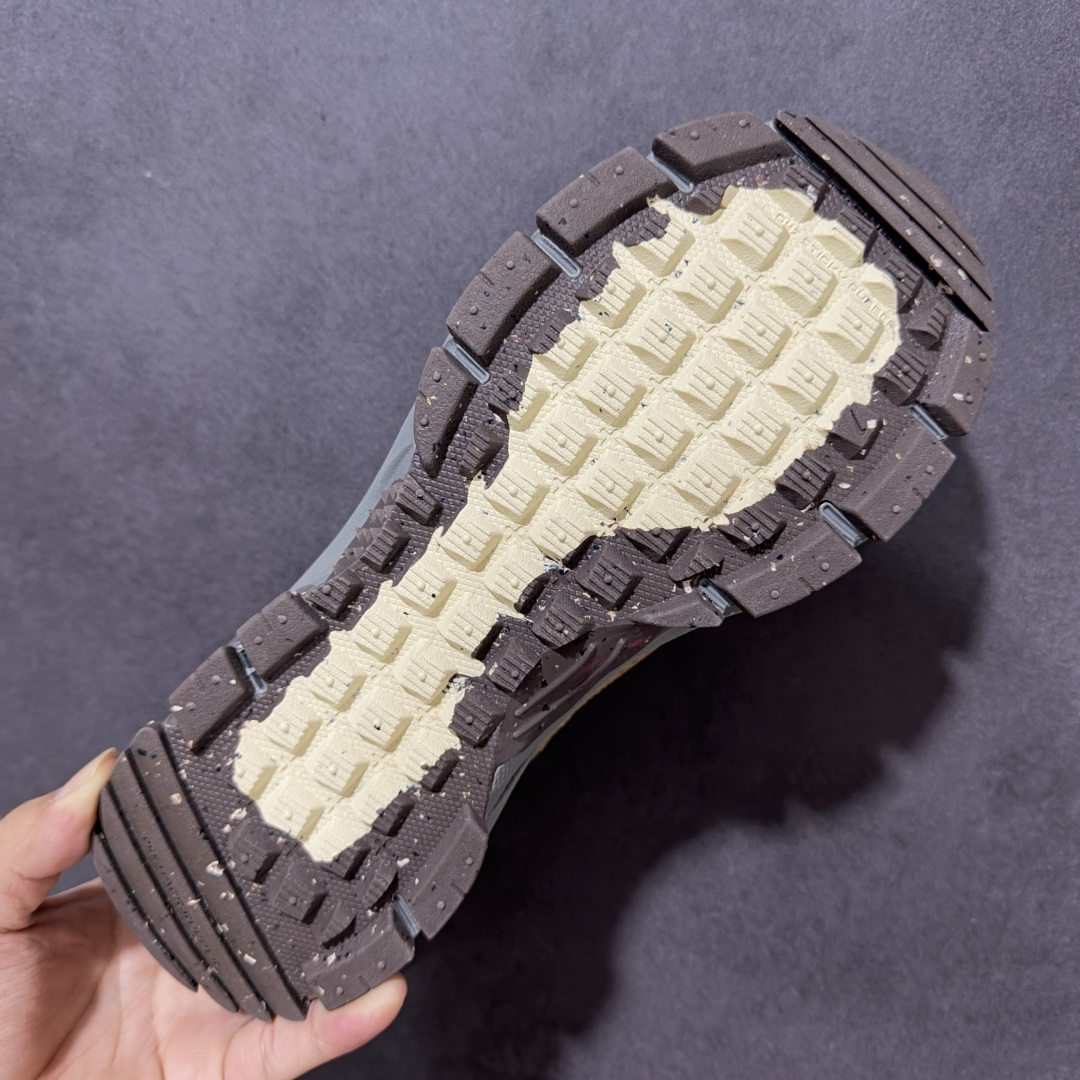 图片[9]-【公司级】Nike Zoom Vomero Roam 耐克 复古休闲运动慢跑鞋 采用环保纤维革饰片组合网眼布鞋面材质 升级正确后跟TPU加固 耐弯折热塑框架支撑鞋身 中底搭载EVA轻量缓震 货号：IM6671-223 尺码：36 36.5 37.5 38 38.5 39 40 40.5 41 42 42.5 43 44 45-选品中心