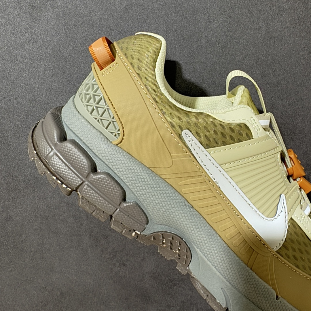 图片[7]-【公司级】Nike Zoom Vomero Roam 耐克 复古休闲运动慢跑鞋 采用环保纤维革饰片组合网眼布鞋面材质 升级正确后跟TPU加固 耐弯折热塑框架支撑鞋身 中底搭载EVA轻量缓震 货号：IM6671-223 尺码：36 36.5 37.5 38 38.5 39 40 40.5 41 42 42.5 43 44 45-选品中心