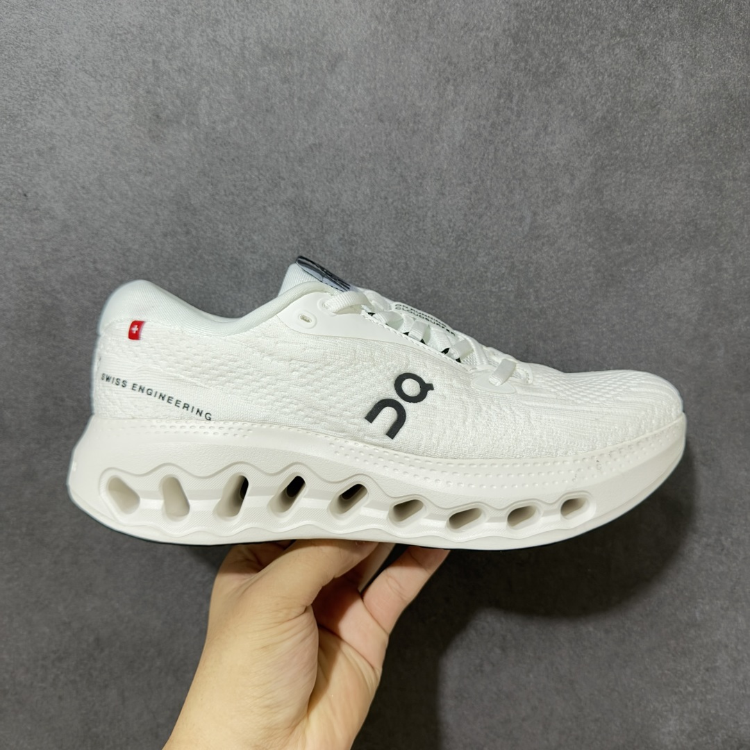 【公司级】昂跑On Cloudtilt 新品男女同款缓震徒步鞋厚底增高运动老爹鞋 云模块高弹eva十橡胶组合，缓震回弹双效合一，抓地力及耐磨性兼备原装进口织物鞋面，厚实兼备透气性，同步原版高频压印及压胶处理，3m反光加持缓震性能提升：cloudtilt 2.0采用了先进的缓震技术，能够有效减少跑步时对关节的冲击，保护运动者的健康。其独特的缓震系统设计能够提供稳定的支撑，确保跑者在跑道上尽情释潜能。 这款运动鞋注重透气性和舒适性，采用轻盈透气的材料，确保双脚在奔跑中感受自由和快感。紧密贴合脚型的设计，提供稳定的支撑，让跑者在奔跑中更加自如。 尺码：36-45无半码-选品中心
