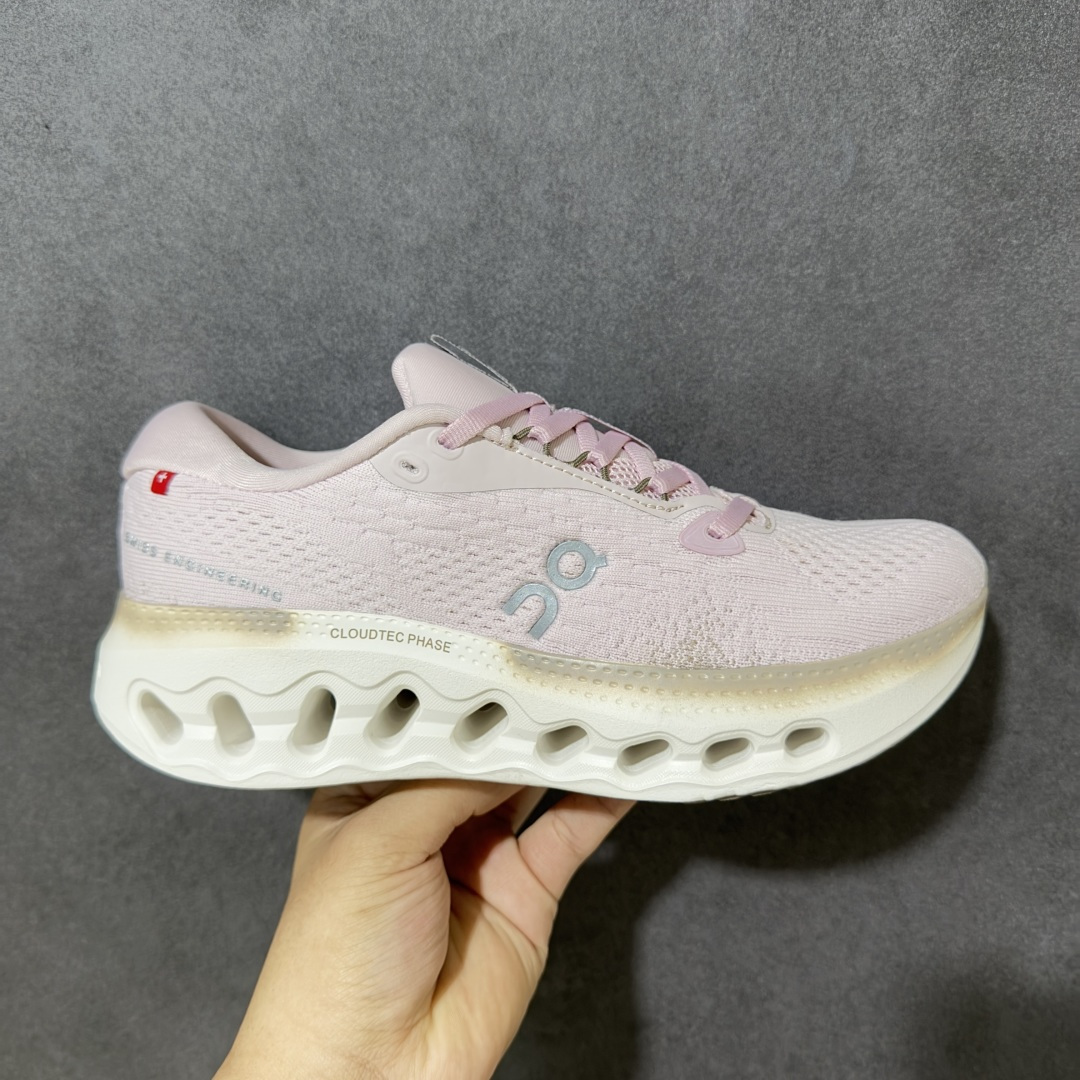 【公司级】昂跑On Cloudtilt 新品男女同款缓震徒步鞋厚底增高运动老爹鞋 云模块高弹eva十橡胶组合，缓震回弹双效合一，抓地力及耐磨性兼备原装进口织物鞋面，厚实兼备透气性，同步原版高频压印及压胶处理，3m反光加持缓震性能提升：cloudtilt 2.0采用了先进的缓震技术，能够有效减少跑步时对关节的冲击，保护运动者的健康。其独特的缓震系统设计能够提供稳定的支撑，确保跑者在跑道上尽情释潜能。 这款运动鞋注重透气性和舒适性，采用轻盈透气的材料，确保双脚在奔跑中感受自由和快感。紧密贴合脚型的设计，提供稳定的支撑，让跑者在奔跑中更加自如。 尺码：36-45无半码-选品中心