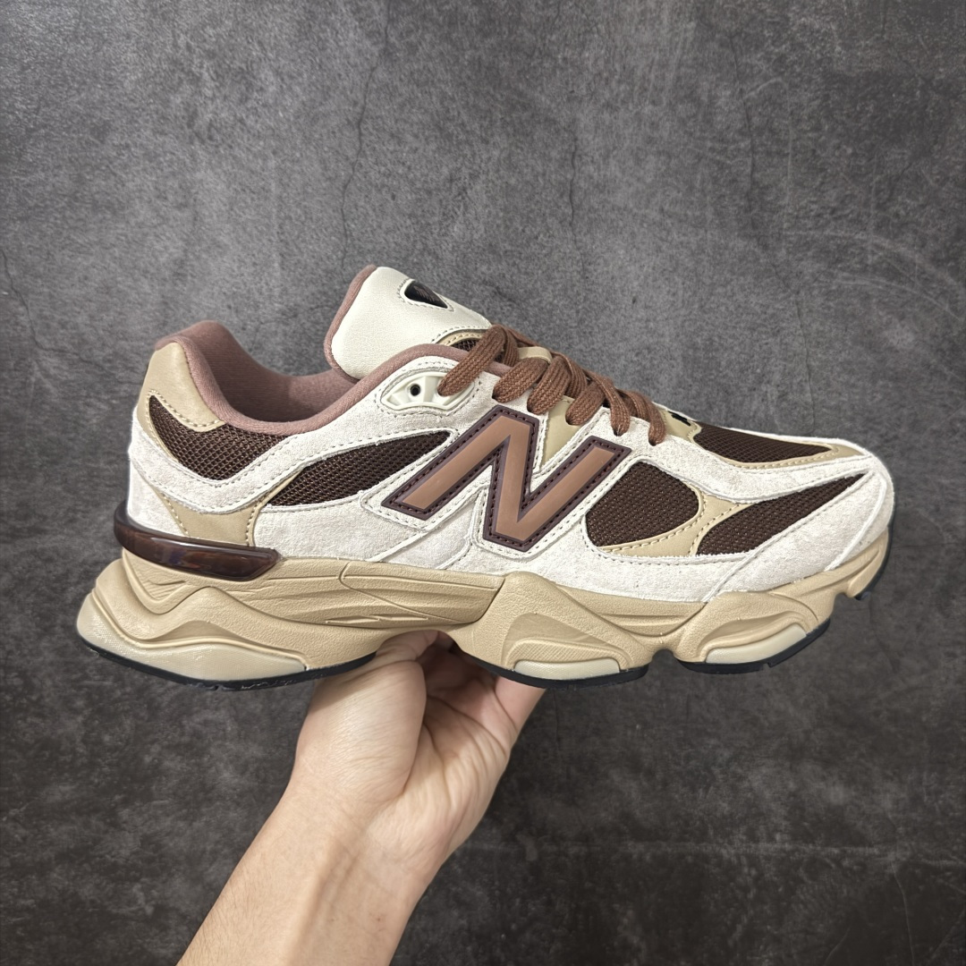 【纯原版】 New Balance NB9060 联名款 复古休闲运动慢跑鞋 U90603O7 全套原楦原纸板原厂数据开发 进口三明治网面 原装进口翻毛皮料正确绒感卡色 正确中底拉帮中底网布细节 原厂标裁 带紫光防伪 定制后跟透明水晶模块 冲裁组合 大底贴合程度胶水上色把控完美 整洁度挑战全网艺术家 多道序QC把关品质完善 匠心打造 耗时两个月开发完成 工艺极其复杂难度可想而知 新开独立私模大底 全网唯一正确六层组合大底 高端零售专供产物 尺码：36 37 37.5 38 38.5 39 40 40.5 41 42 42.5 43 44 45 46.5-选品中心