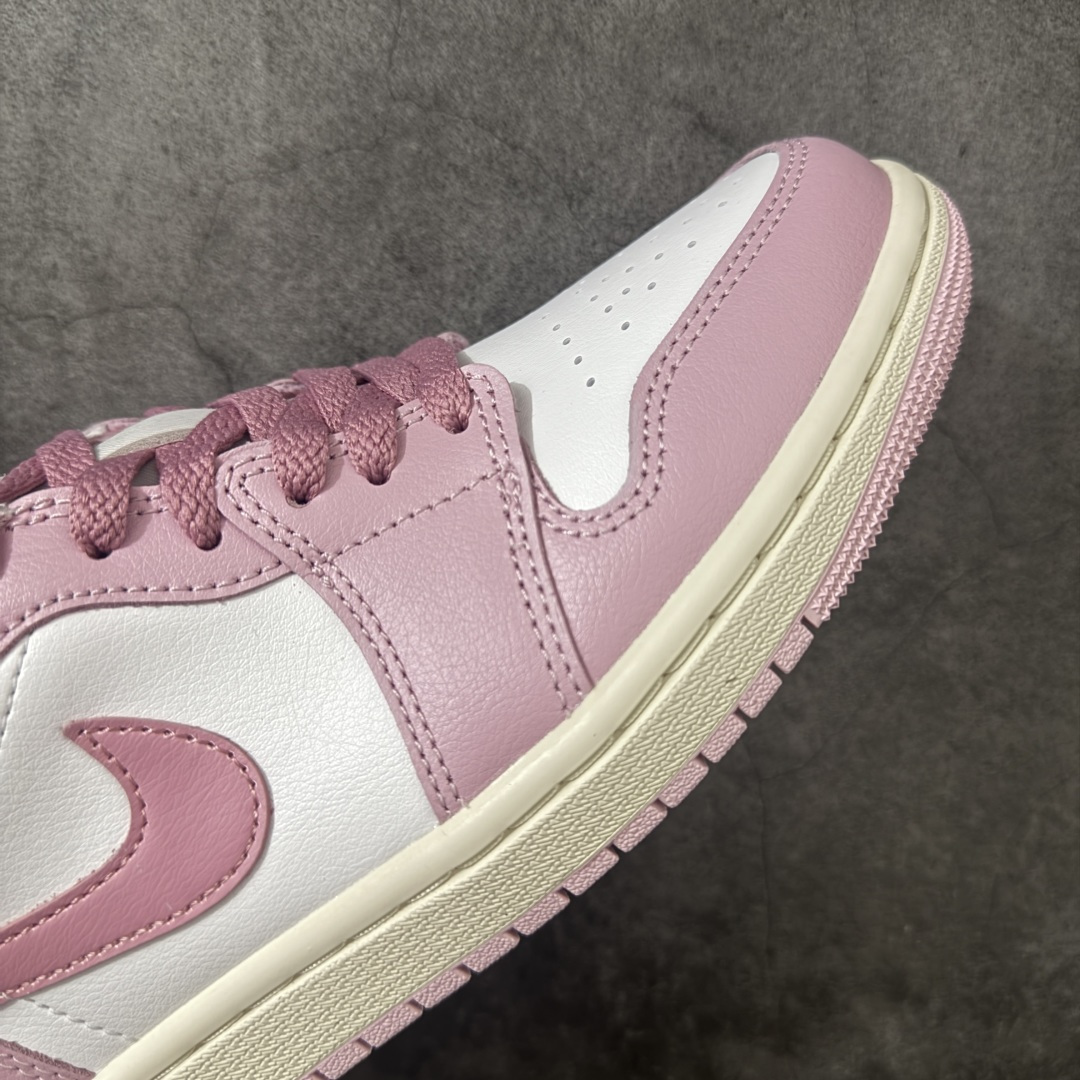 图片[6]-【DT纯原】Air Jordan Low AJ1 乔1粉帆白色 低帮文化休闲运动板鞋 DC0774-607  市面中低帮最具代表性版本没有之一 口碑大厂出品 品控大底版型不断改良更新 全套原纸板楦头开发 确保原汁原味 完美呈现版型 完美零毛边处理 原厂内置全掌气垫 价格定位良心 平台专用代工流水线出品 一眼公司既视感 拿到手的一瞬间就与众不同 碾压市面所有版本 全部原鞋开发 每一个配色都会采购原鞋确认细节 打破市面看图做货无好货之说 尺码：35.5-46-选品中心