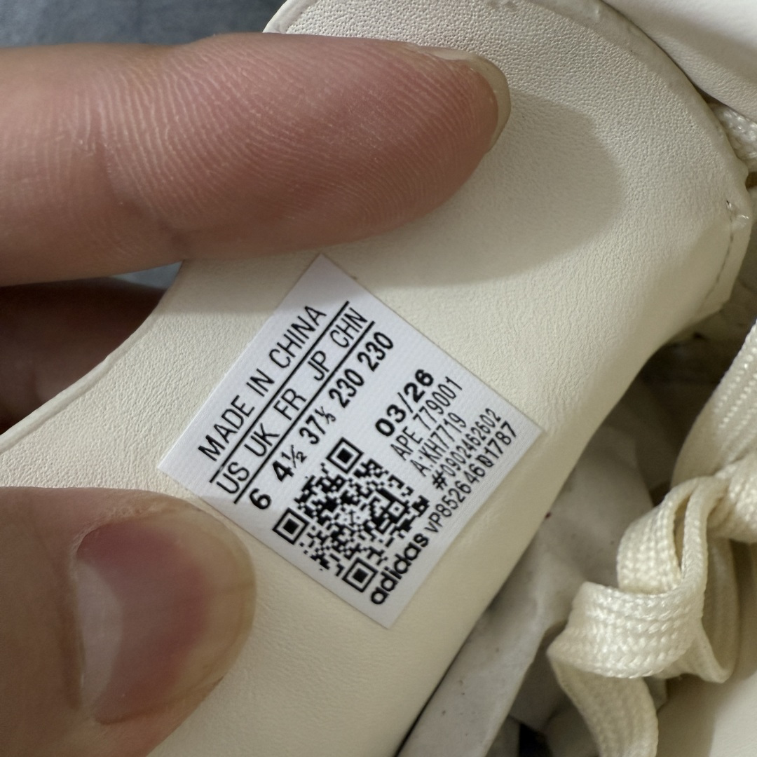 图片[7]-【渠道纯原】桑巴德训拖鞋一脚蹬 adidas originals Samba OG MULE 包头拖鞋 KH7719 浅米色 口碑大厂出品 品控大底版型不断改良更新 全套原纸板楦头开发 确保原汁原味 完美呈现桑巴版型 一比一鞋头弧度高度鞋身弧度 原厂头层皮料 细节品控鞋型随意对比 正确烫金高频细节 独家私模橡胶大底 原盒原配 尺码：35.5 36 36.5 37.5 38 38.5 39 40 40.5 41 42 42.5 43 44 44.5 45-选品中心