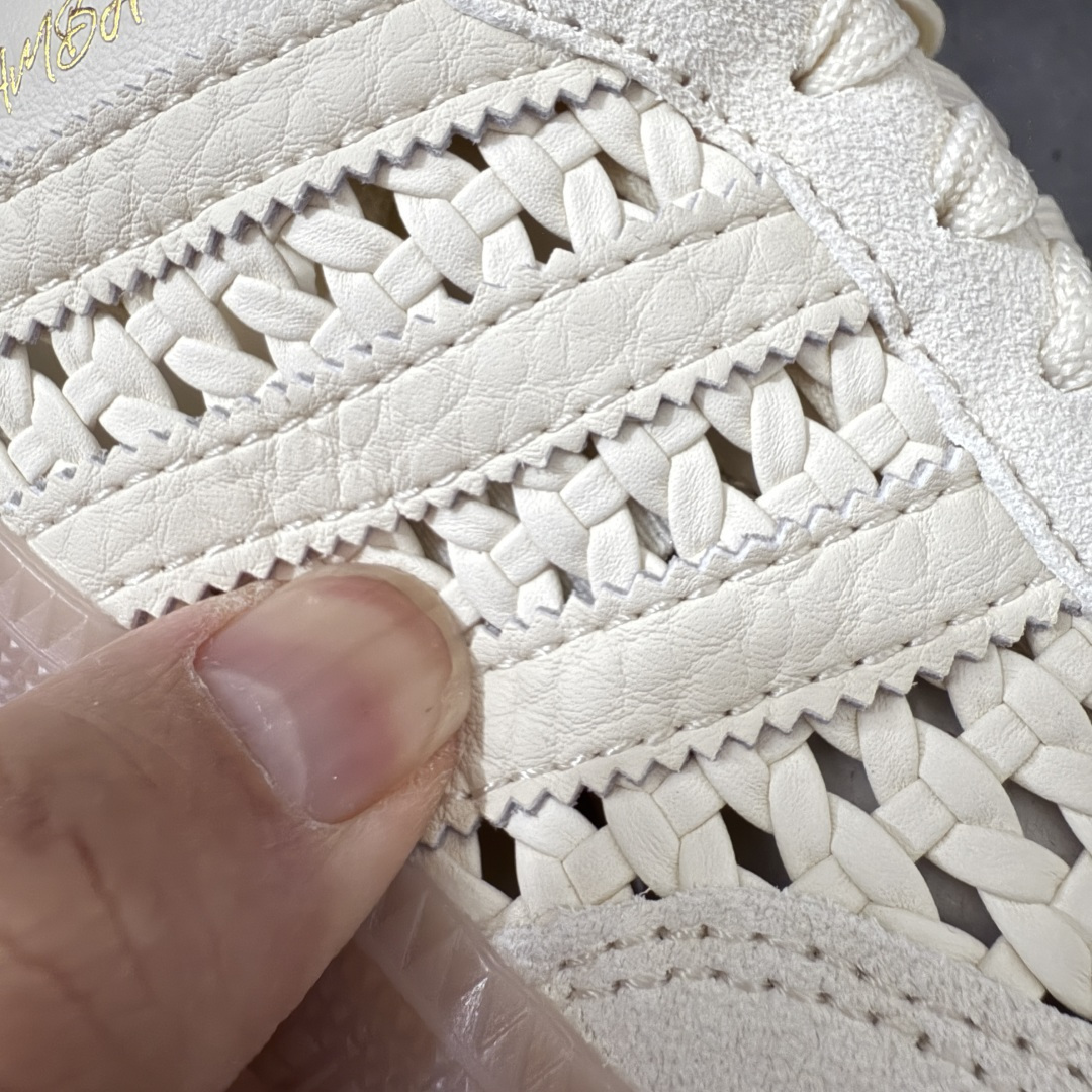 图片[4]-【渠道纯原】桑巴德训拖鞋一脚蹬 adidas originals Samba OG MULE 包头拖鞋 KH7719 浅米色 口碑大厂出品 品控大底版型不断改良更新 全套原纸板楦头开发 确保原汁原味 完美呈现桑巴版型 一比一鞋头弧度高度鞋身弧度 原厂头层皮料 细节品控鞋型随意对比 正确烫金高频细节 独家私模橡胶大底 原盒原配 尺码：35.5 36 36.5 37.5 38 38.5 39 40 40.5 41 42 42.5 43 44 44.5 45-选品中心