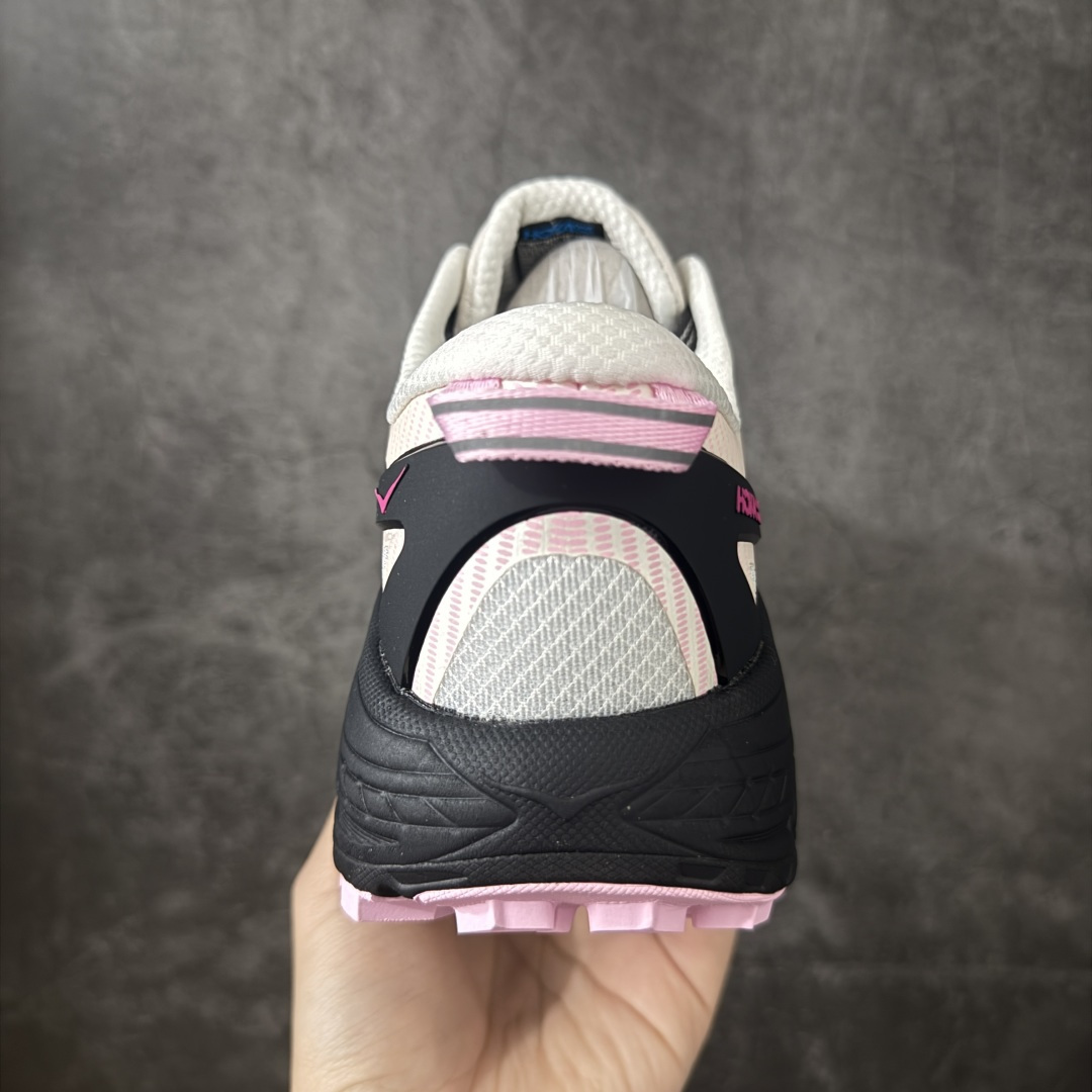 图片[4]-【公司级】Hoka Mafate Speed 2 马法特二代超轻厚底轻量山地跑步鞋   轻量化材料Fresh Foam。超轻量中底全部用料过3C认证！ 滚动平衡科技减少33%能量消耗 ！第二代Mafate更是延续精髓设计，并调整了整体的鞋型，修身的鞋型，更加灵巧的感觉一下子来了。外底韧弹感十足的EVA泡绵，结合Vibram橡胶大底，性能稳定输出，无论是平时穿着还是在潮湿的梅雨季节跑步，都是非常优秀的搭配。  尺码：36 36.5 37 38 38.5 39 40 40.5 41 42 42.5 43 44 45-选品中心