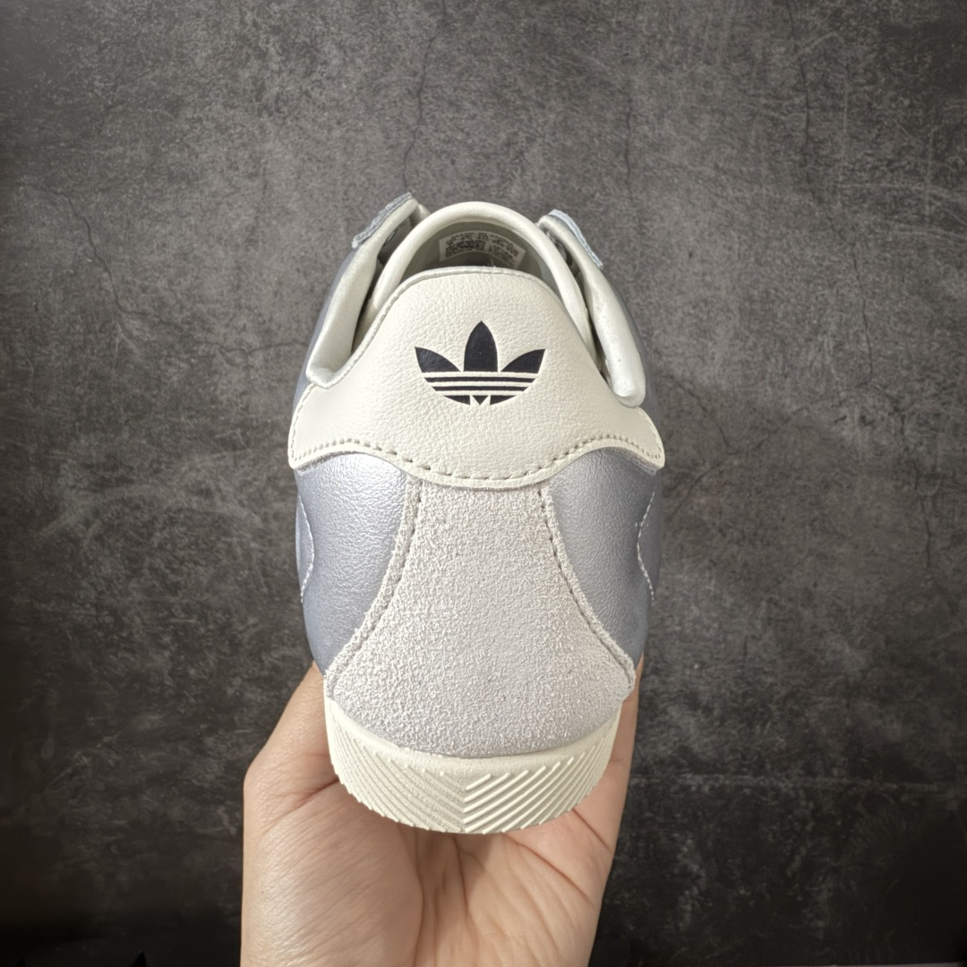 图片[4]-【CS纯原版】Adidas Originals Changle系列 阿迪达斯 三叶草 百搭低帮休闲运动板鞋 KJ3962 顶级纯原大厂出品 完美还原zp细节，注意区别市场任何版本，完全不是一路货色‼️ 全鞋原材料打造，无任何色差，正确鞋型，后跟港宝材料定型，正确微透生胶大底，反口内里头层细腻小牛皮，纸板中底 鞋垫背胶，侧面正确烫金压印字母，所有细节完美还原‼️ 尺码：35.5 36 36.5 37 38 38.5 39 40 40.5 41 42 42.5 43 44 44.5 45-选品中心