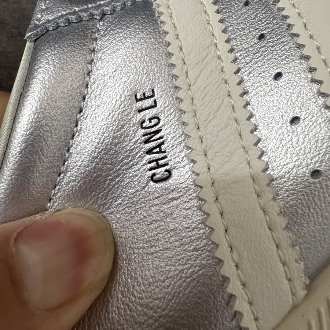 图片[3]-【CS纯原版】Adidas Originals Changle系列 阿迪达斯 三叶草 百搭低帮休闲运动板鞋 KJ3962 顶级纯原大厂出品 完美还原zp细节，注意区别市场任何版本，完全不是一路货色‼️ 全鞋原材料打造，无任何色差，正确鞋型，后跟港宝材料定型，正确微透生胶大底，反口内里头层细腻小牛皮，纸板中底 鞋垫背胶，侧面正确烫金压印字母，所有细节完美还原‼️ 尺码：35.5 36 36.5 37 38 38.5 39 40 40.5 41 42 42.5 43 44 44.5 45-选品中心
