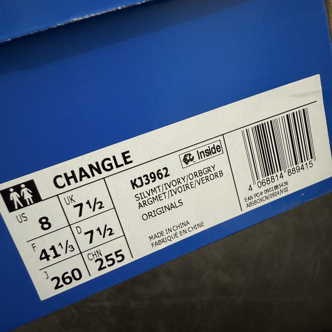 图片[10]-【CS纯原版】Adidas Originals Changle系列 阿迪达斯 三叶草 百搭低帮休闲运动板鞋 KJ3962 顶级纯原大厂出品 完美还原zp细节，注意区别市场任何版本，完全不是一路货色‼️ 全鞋原材料打造，无任何色差，正确鞋型，后跟港宝材料定型，正确微透生胶大底，反口内里头层细腻小牛皮，纸板中底 鞋垫背胶，侧面正确烫金压印字母，所有细节完美还原‼️ 尺码：35.5 36 36.5 37 38 38.5 39 40 40.5 41 42 42.5 43 44 44.5 45-选品中心