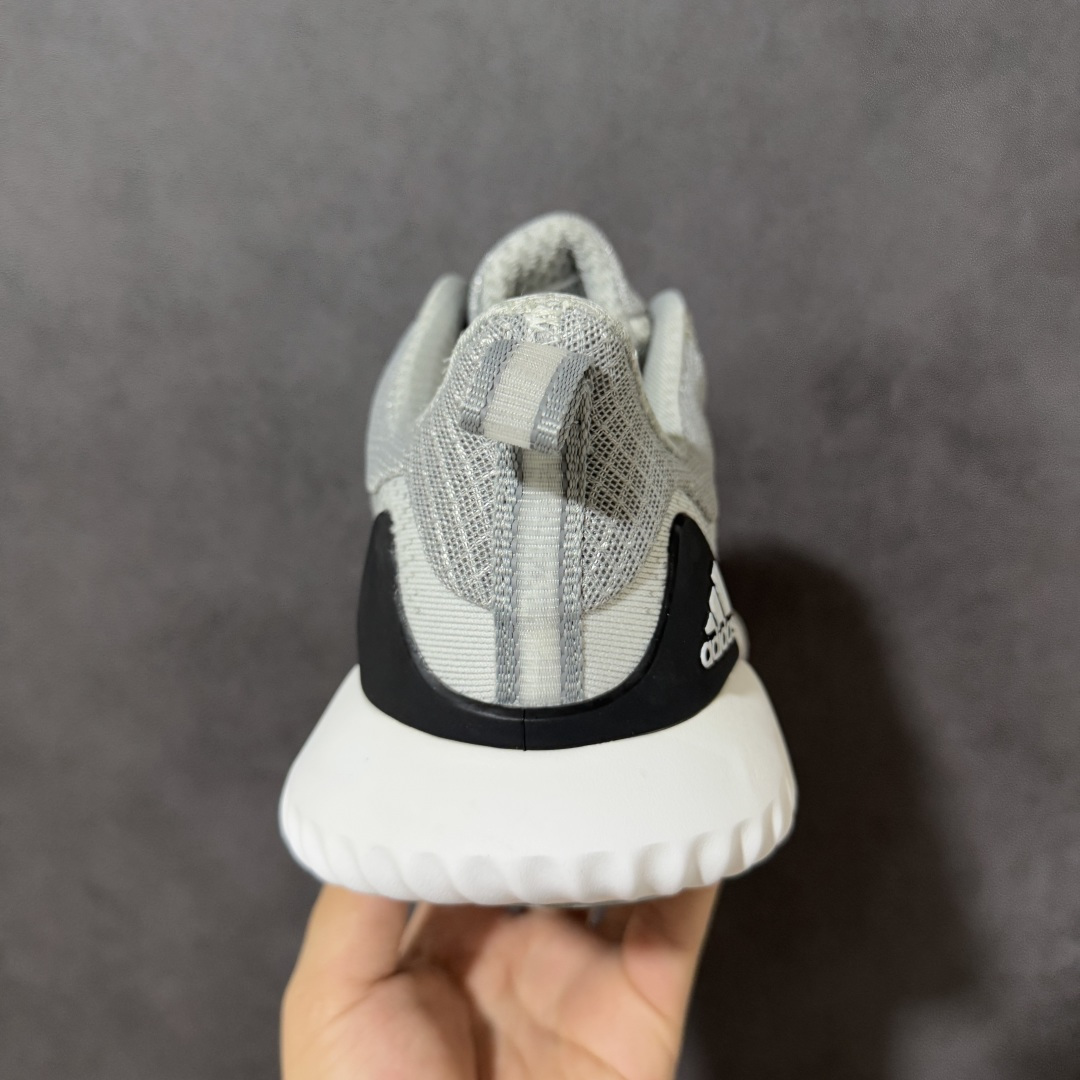 图片[4]-【公司级】adidas AlphaBounce Beyond 舒适 低帮 休闲跑步鞋 男女同款 CG4363 Bounce中底，回弹buff拉满，Bounce中底带来持续能量反馈，落地软弹不卸力，每一步都像踩在云朵上，跑跳、久走都不累脚。 一体织透气网布，兼顾包裹性与透气性，告别闷汗黏脚，脚感轻盈到几乎“无负担”。 波浪纹橡胶大底，抓地力拉满，耐磨防滑，无论是柏油路还是湿滑地面，都能稳步前行。 尺码：36 36.5 37 38 38.5 39 40 40.5 41 42 42.5 43 44 44.5 45-选品中心
