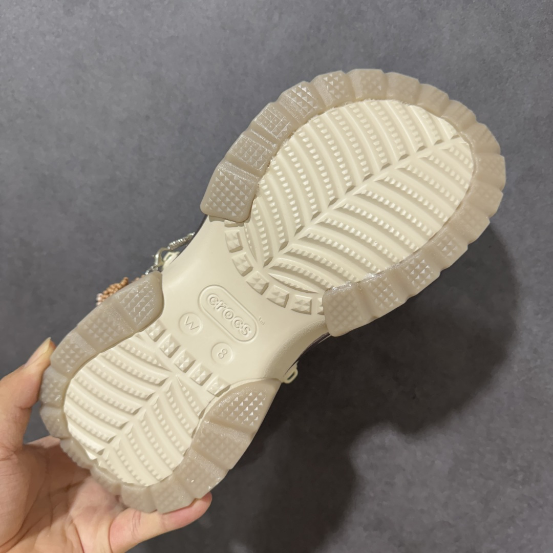 图片[9]-【纯原H版】原厂级 Crocs 卡骆驰 海豚 经夏季经典两用厚底沙滩洞洞鞋 凉鞋拖鞋 全新莞产高端品质 免费随机赠送4-5颗配饰 鞋面更加耐用易清洗 该鞋款轻盈舒适 尺码：M4（36-37）M5（37-38）M6（38-39）M7(39-40）-选品中心