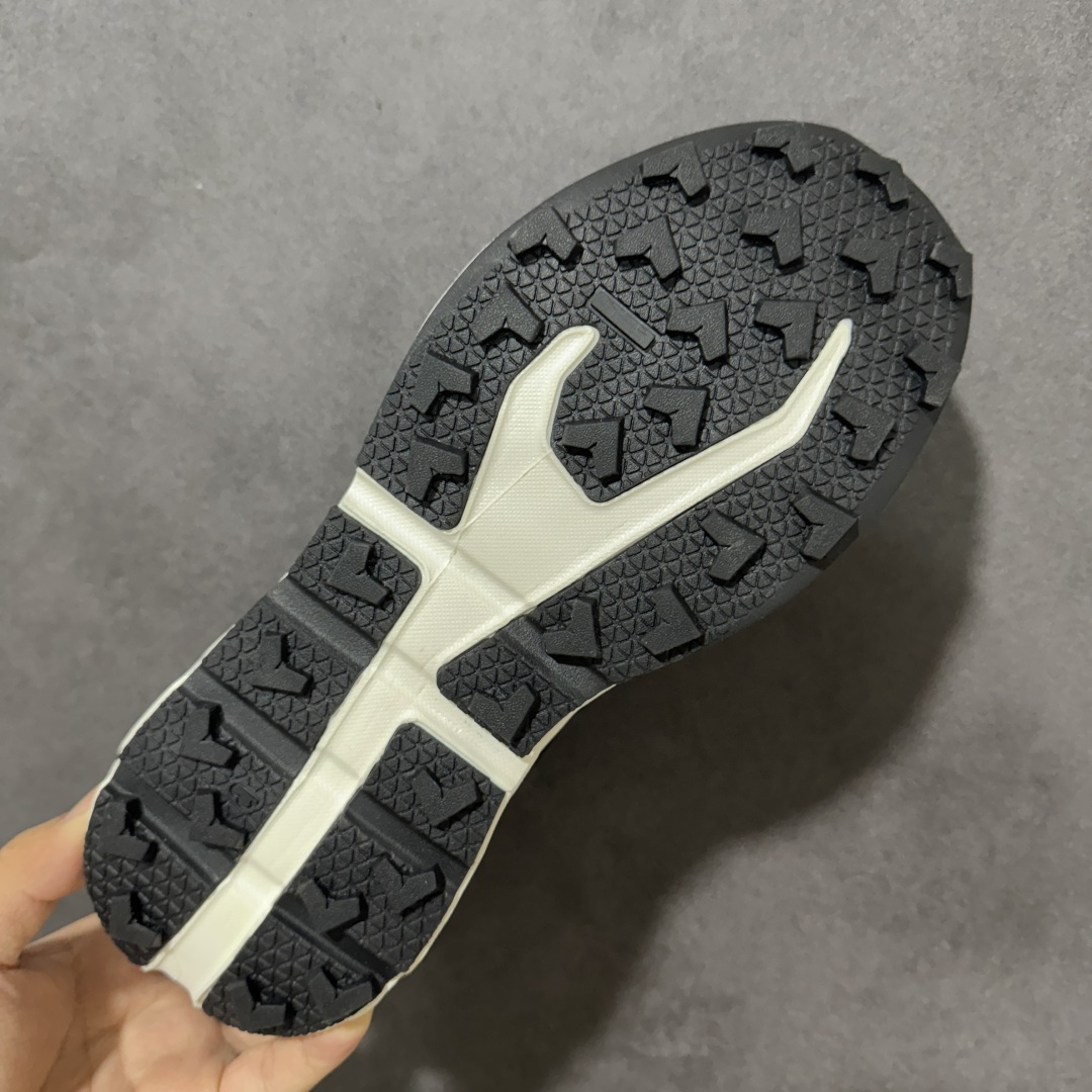 图片[9]-【公司级】昂跑On Cloud新品男女同款缓震徒步鞋厚底增高运动老爹鞋 云模块高弹eva十橡胶组合，缓震回弹双效合一，抓地力及耐磨性兼备原装进口织物鞋面，厚实兼备透气性，同步原版高频压印及压胶处理，3m反光加持缓震性能提升：采用了先进的缓震技术，能够有效减少跑步时对关节的冲击，保护运动者的健康。其独特的缓震系统设计能够提供稳定的支撑，确保跑者在跑道上尽情释潜能。 这款运动鞋注重透气性和舒适性，采用轻盈透气的材料，确保双脚在奔跑中感受自由和快感。紧密贴合脚型的设计，提供稳定的支撑，让跑者在奔跑中更加自如。 尺码：36-45无半码-选品中心