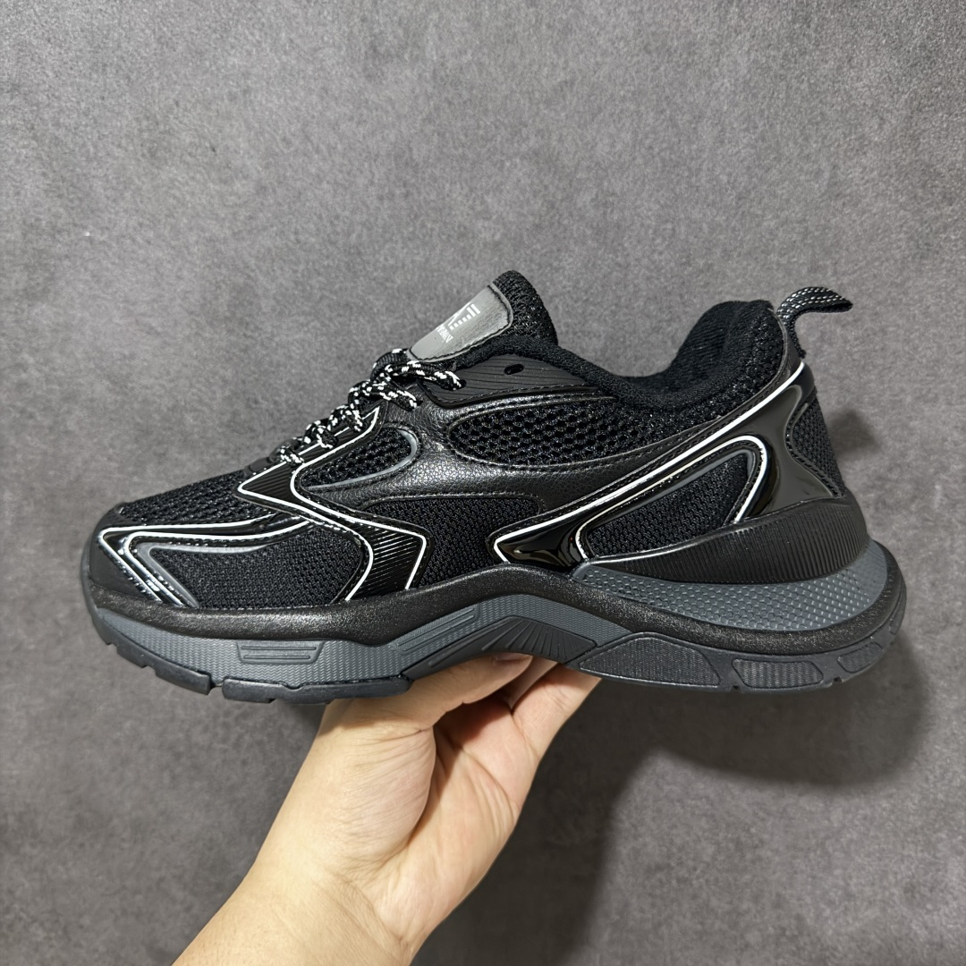 图片[2]-【公司级】Emporio Armani EA7 舒适百搭系带低帮休闲跑步鞋 承袭阿玛尼经典设计基因，以简约利落低帮廓形，融合运动机能与轻奢质感。精选透气网布、柔韧皮革拼接鞋面，兼顾轻盈透气与支撑耐用；系带贴合设计，自由调节松紧，久穿不累脚。鞋身点缀标志性撞色徽标与鹰形logo，低调彰显品牌辨识度，不张扬却自带气场。柔韧防滑大底，减震回弹，城市漫步、日常通勤、轻运动皆适配。百搭造型，牛仔裤、卫裤、休闲西装轻松驾驭，把高级感穿进每一步日常。 货号：X8X249 尺码：36-45没半码-选品中心