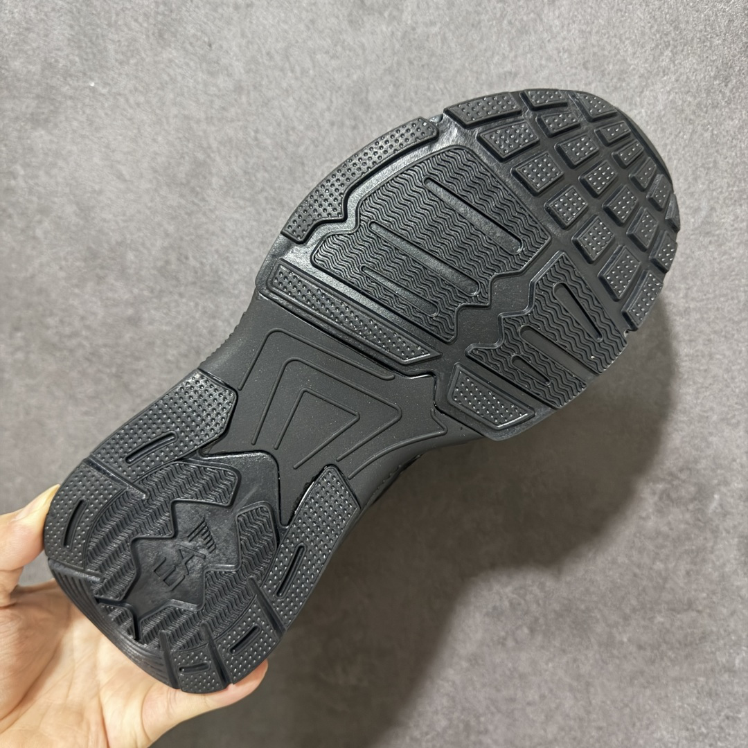 图片[9]-【公司级】Emporio Armani EA7 舒适百搭系带低帮休闲跑步鞋 承袭阿玛尼经典设计基因，以简约利落低帮廓形，融合运动机能与轻奢质感。精选透气网布、柔韧皮革拼接鞋面，兼顾轻盈透气与支撑耐用；系带贴合设计，自由调节松紧，久穿不累脚。鞋身点缀标志性撞色徽标与鹰形logo，低调彰显品牌辨识度，不张扬却自带气场。柔韧防滑大底，减震回弹，城市漫步、日常通勤、轻运动皆适配。百搭造型，牛仔裤、卫裤、休闲西装轻松驾驭，把高级感穿进每一步日常。 货号：X8X249 尺码：36-45没半码-选品中心