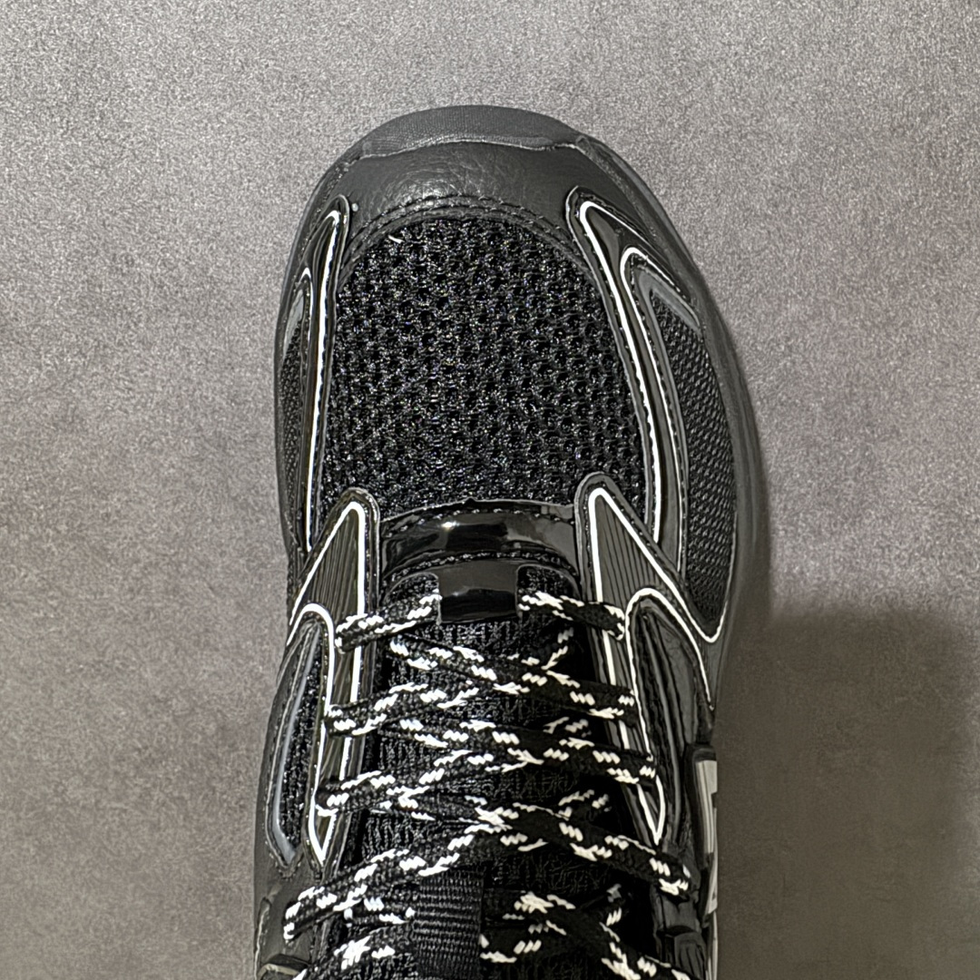 图片[5]-【公司级】Emporio Armani EA7 舒适百搭系带低帮休闲跑步鞋 承袭阿玛尼经典设计基因，以简约利落低帮廓形，融合运动机能与轻奢质感。精选透气网布、柔韧皮革拼接鞋面，兼顾轻盈透气与支撑耐用；系带贴合设计，自由调节松紧，久穿不累脚。鞋身点缀标志性撞色徽标与鹰形logo，低调彰显品牌辨识度，不张扬却自带气场。柔韧防滑大底，减震回弹，城市漫步、日常通勤、轻运动皆适配。百搭造型，牛仔裤、卫裤、休闲西装轻松驾驭，把高级感穿进每一步日常。 货号：X8X249 尺码：36-45没半码-选品中心