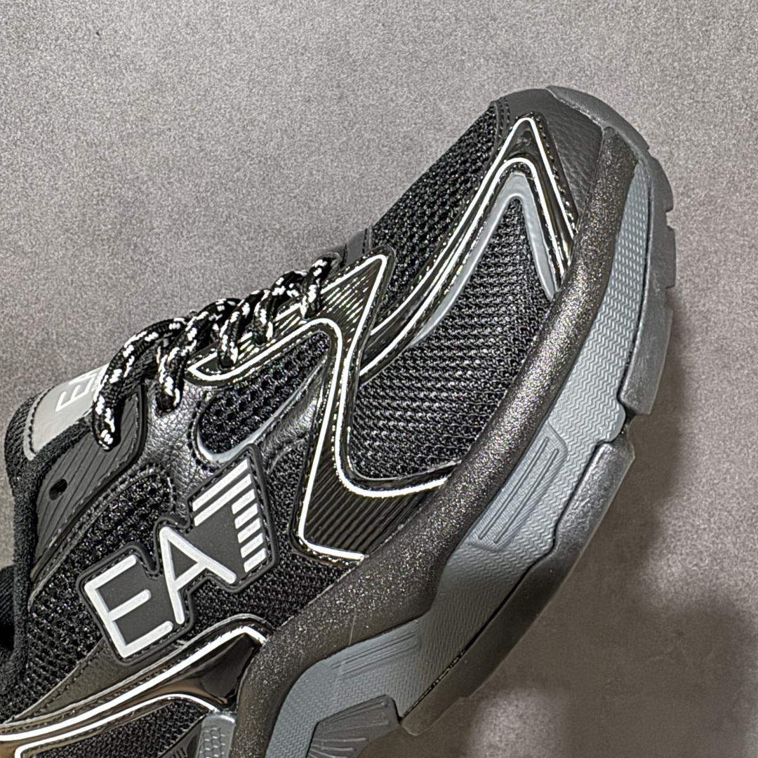 图片[8]-【公司级】Emporio Armani EA7 舒适百搭系带低帮休闲跑步鞋 承袭阿玛尼经典设计基因，以简约利落低帮廓形，融合运动机能与轻奢质感。精选透气网布、柔韧皮革拼接鞋面，兼顾轻盈透气与支撑耐用；系带贴合设计，自由调节松紧，久穿不累脚。鞋身点缀标志性撞色徽标与鹰形logo，低调彰显品牌辨识度，不张扬却自带气场。柔韧防滑大底，减震回弹，城市漫步、日常通勤、轻运动皆适配。百搭造型，牛仔裤、卫裤、休闲西装轻松驾驭，把高级感穿进每一步日常。 货号：X8X249 尺码：36-45没半码-选品中心