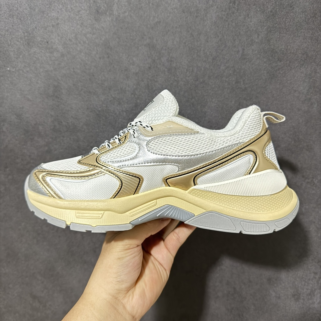 图片[2]-【公司级】Emporio Armani EA7 舒适百搭系带低帮休闲跑步鞋 承袭阿玛尼经典设计基因，以简约利落低帮廓形，融合运动机能与轻奢质感。精选透气网布、柔韧皮革拼接鞋面，兼顾轻盈透气与支撑耐用；系带贴合设计，自由调节松紧，久穿不累脚。鞋身点缀标志性撞色徽标与鹰形logo，低调彰显品牌辨识度，不张扬却自带气场。柔韧防滑大底，减震回弹，城市漫步、日常通勤、轻运动皆适配。百搭造型，牛仔裤、卫裤、休闲西装轻松驾驭，把高级感穿进每一步日常。 货号：X8X249 尺码：36-45没半码-选品中心