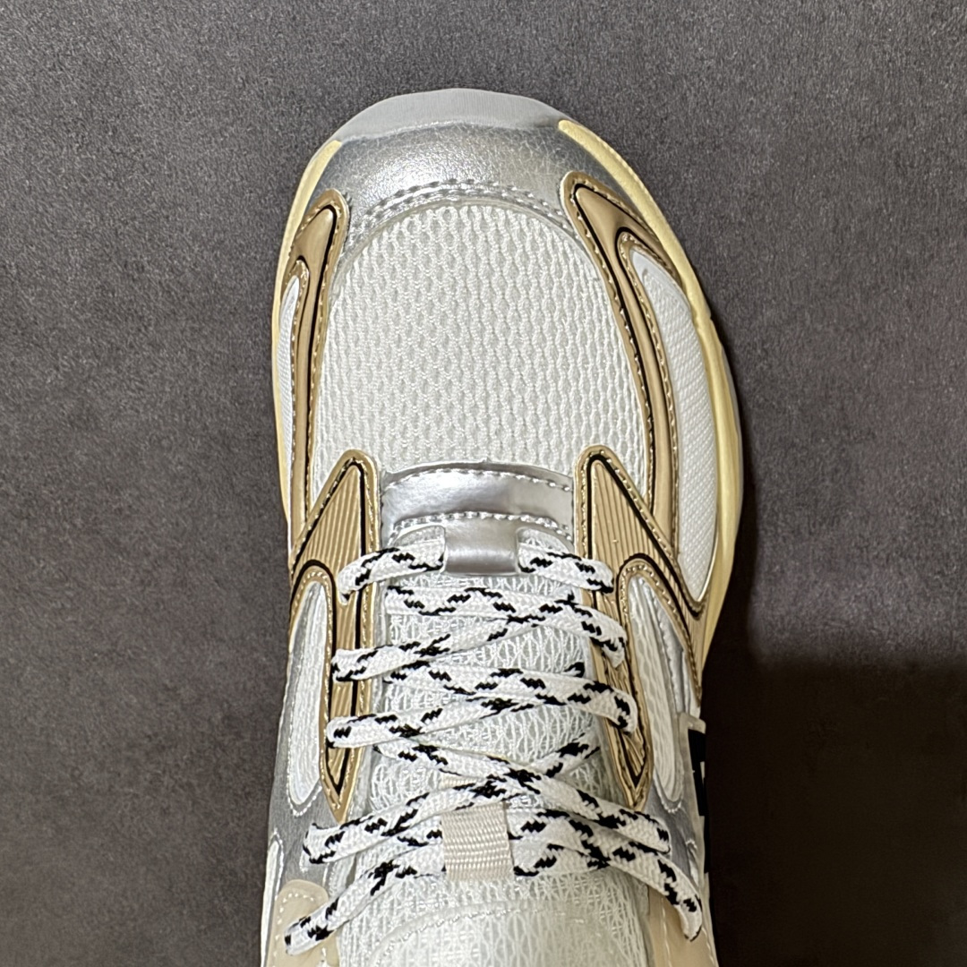 图片[5]-【公司级】Emporio Armani EA7 舒适百搭系带低帮休闲跑步鞋 承袭阿玛尼经典设计基因，以简约利落低帮廓形，融合运动机能与轻奢质感。精选透气网布、柔韧皮革拼接鞋面，兼顾轻盈透气与支撑耐用；系带贴合设计，自由调节松紧，久穿不累脚。鞋身点缀标志性撞色徽标与鹰形logo，低调彰显品牌辨识度，不张扬却自带气场。柔韧防滑大底，减震回弹，城市漫步、日常通勤、轻运动皆适配。百搭造型，牛仔裤、卫裤、休闲西装轻松驾驭，把高级感穿进每一步日常。 货号：X8X249 尺码：36-45没半码-选品中心
