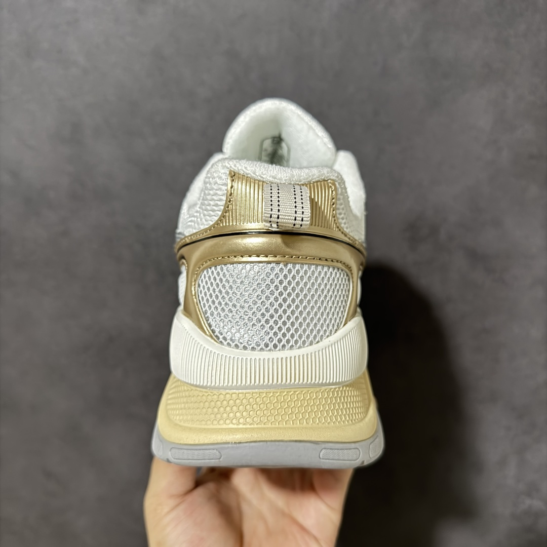 图片[4]-【公司级】Emporio Armani EA7 舒适百搭系带低帮休闲跑步鞋 承袭阿玛尼经典设计基因，以简约利落低帮廓形，融合运动机能与轻奢质感。精选透气网布、柔韧皮革拼接鞋面，兼顾轻盈透气与支撑耐用；系带贴合设计，自由调节松紧，久穿不累脚。鞋身点缀标志性撞色徽标与鹰形logo，低调彰显品牌辨识度，不张扬却自带气场。柔韧防滑大底，减震回弹，城市漫步、日常通勤、轻运动皆适配。百搭造型，牛仔裤、卫裤、休闲西装轻松驾驭，把高级感穿进每一步日常。 货号：X8X249 尺码：36-45没半码-选品中心