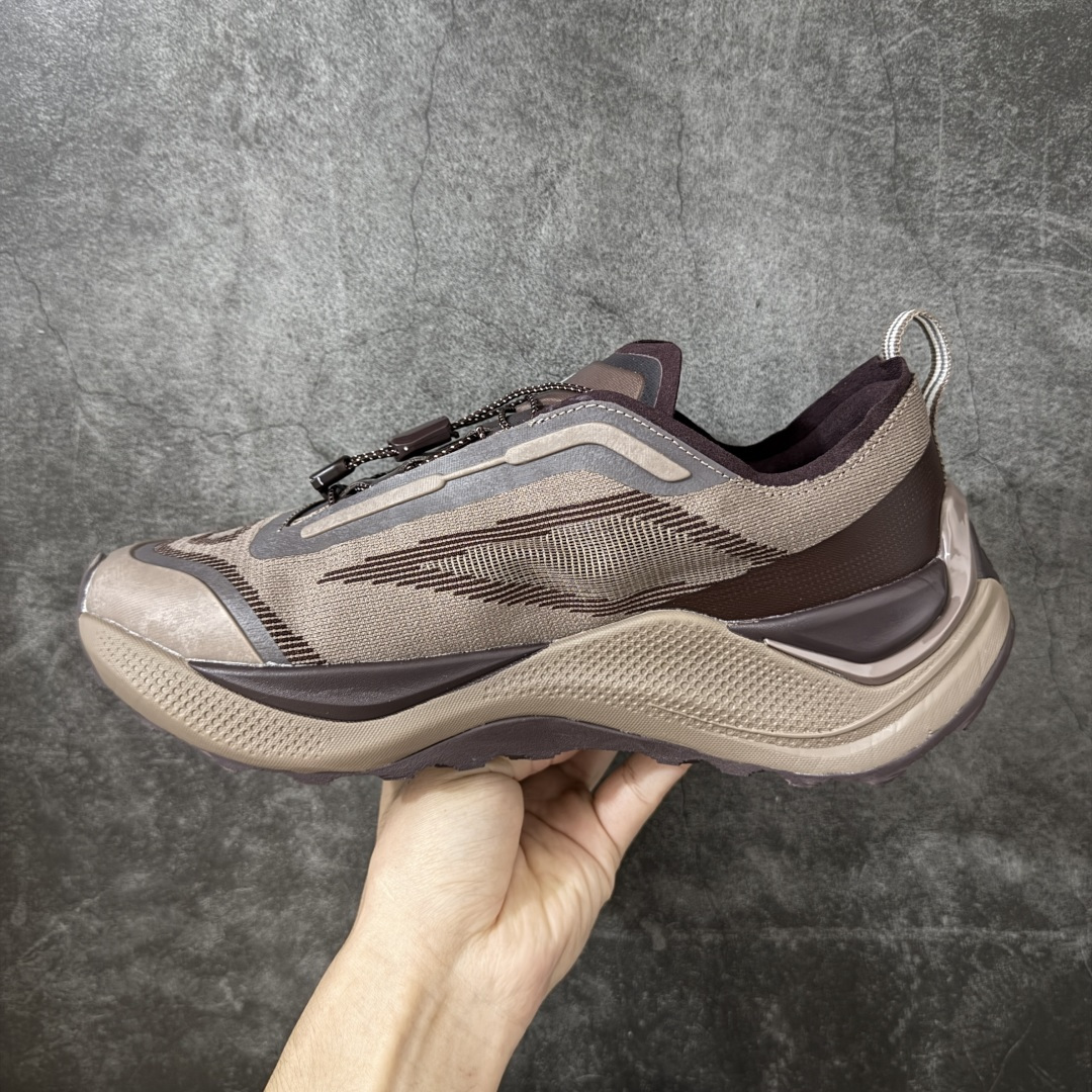 图片[2]-【公司级】adidas HOLO PEAK 舒适贴合 户外越野跑鞋 男女同款 棕色 KI1522 顶级纯原 原鞋私模1：1开发 抽绳绑带设计，黑武士款机能感拉满，Lightstrike Pro中底踩出硬核气场，暗黑美学直接封神；黑武士款通透网面+流线型设计，清爽又轻盈，穿搭脚感全拿捏；大地咖款复古氛围感拉满，马牌大底防滑耐磨，抓地力超稳，软弹中底适合长时间步行越野不累脚，超高颜值 百搭各种风格！ 尺码：36-45含半码-选品中心