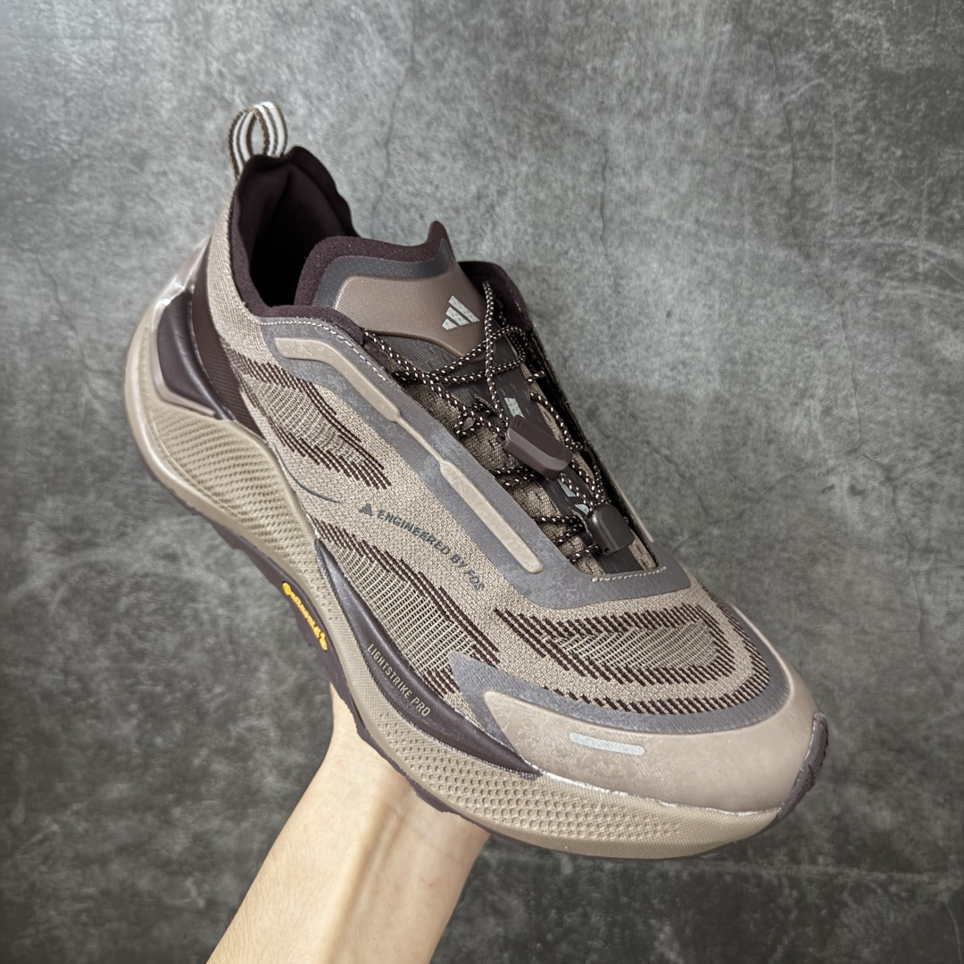 图片[3]-【公司级】adidas HOLO PEAK 舒适贴合 户外越野跑鞋 男女同款 棕色 KI1522 顶级纯原 原鞋私模1：1开发 抽绳绑带设计，黑武士款机能感拉满，Lightstrike Pro中底踩出硬核气场，暗黑美学直接封神；黑武士款通透网面+流线型设计，清爽又轻盈，穿搭脚感全拿捏；大地咖款复古氛围感拉满，马牌大底防滑耐磨，抓地力超稳，软弹中底适合长时间步行越野不累脚，超高颜值 百搭各种风格！ 尺码：36-45含半码-选品中心