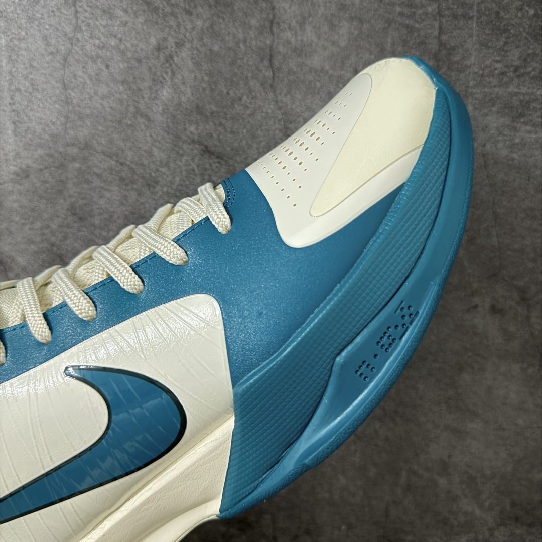 图片[6]-【Star版本】Nike Zoom Kobe 5 Caitlin Clark Protro PE 科比5 克拉克 白蓝 IZ1852-100 完美复刻公司货 前掌超大Zoom Turbo气垫 后掌EVA缓震 真正的原汁原味 还原ZP脚感 全身鞋材卡料色独家定制 唯一正确喷漆工艺Swoosh 正确凹凸蛇鳞工艺 正确鞋面渐变效果 内全置真动飞态线 独立原厂模具 最大尺码达到48.5码 首批不拼图大几率过验 亲测已过 支持各种高强度实战 无需担心 上脚价 补货周期极长 脚宽建议买大半码 科比系列前掌偏窄 不影响二次销售 支持七天无理由退换 尺码：40 40.5 41 42 42.5 43 44 44.5 45 45.5 46 47.5 48.5-选品中心