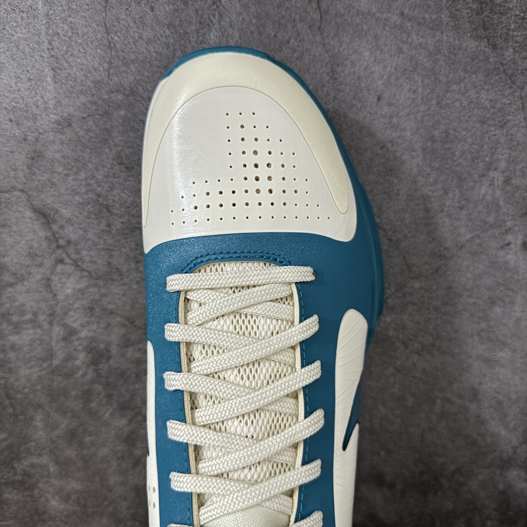 图片[5]-【Star版本】Nike Zoom Kobe 5 Caitlin Clark Protro PE 科比5 克拉克 白蓝 IZ1852-100 完美复刻公司货 前掌超大Zoom Turbo气垫 后掌EVA缓震 真正的原汁原味 还原ZP脚感 全身鞋材卡料色独家定制 唯一正确喷漆工艺Swoosh 正确凹凸蛇鳞工艺 正确鞋面渐变效果 内全置真动飞态线 独立原厂模具 最大尺码达到48.5码 首批不拼图大几率过验 亲测已过 支持各种高强度实战 无需担心 上脚价 补货周期极长 脚宽建议买大半码 科比系列前掌偏窄 不影响二次销售 支持七天无理由退换 尺码：40 40.5 41 42 42.5 43 44 44.5 45 45.5 46 47.5 48.5-选品中心