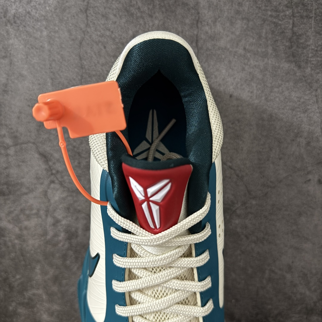 图片[8]-【Star版本】Nike Zoom Kobe 5 Caitlin Clark Protro PE 科比5 克拉克 白蓝 IZ1852-100 完美复刻公司货 前掌超大Zoom Turbo气垫 后掌EVA缓震 真正的原汁原味 还原ZP脚感 全身鞋材卡料色独家定制 唯一正确喷漆工艺Swoosh 正确凹凸蛇鳞工艺 正确鞋面渐变效果 内全置真动飞态线 独立原厂模具 最大尺码达到48.5码 首批不拼图大几率过验 亲测已过 支持各种高强度实战 无需担心 上脚价 补货周期极长 脚宽建议买大半码 科比系列前掌偏窄 不影响二次销售 支持七天无理由退换 尺码：40 40.5 41 42 42.5 43 44 44.5 45 45.5 46 47.5 48.5-选品中心