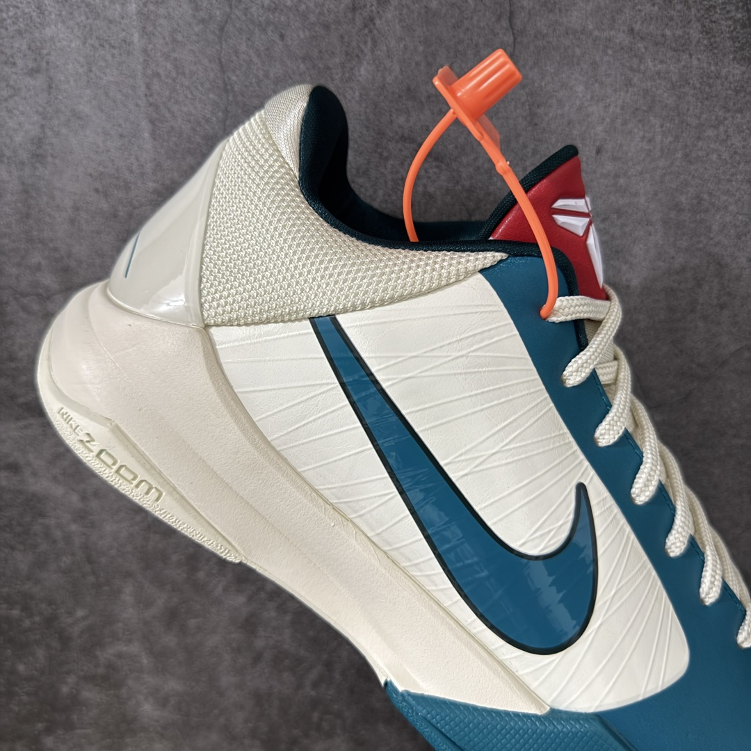图片[7]-【Star版本】Nike Zoom Kobe 5 Caitlin Clark Protro PE 科比5 克拉克 白蓝 IZ1852-100 完美复刻公司货 前掌超大Zoom Turbo气垫 后掌EVA缓震 真正的原汁原味 还原ZP脚感 全身鞋材卡料色独家定制 唯一正确喷漆工艺Swoosh 正确凹凸蛇鳞工艺 正确鞋面渐变效果 内全置真动飞态线 独立原厂模具 最大尺码达到48.5码 首批不拼图大几率过验 亲测已过 支持各种高强度实战 无需担心 上脚价 补货周期极长 脚宽建议买大半码 科比系列前掌偏窄 不影响二次销售 支持七天无理由退换 尺码：40 40.5 41 42 42.5 43 44 44.5 45 45.5 46 47.5 48.5-选品中心