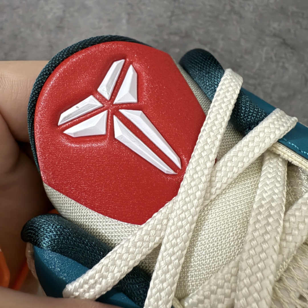 图片[7]-【Star版本】Nike Zoom Kobe 5 Caitlin Clark Protro PE 科比5 克拉克 白蓝 IZ1852-100 完美复刻公司货 前掌超大Zoom Turbo气垫 后掌EVA缓震 真正的原汁原味 还原ZP脚感 全身鞋材卡料色独家定制 唯一正确喷漆工艺Swoosh 正确凹凸蛇鳞工艺 正确鞋面渐变效果 内全置真动飞态线 独立原厂模具 最大尺码达到48.5码 首批不拼图大几率过验 亲测已过 支持各种高强度实战 无需担心 上脚价 补货周期极长 脚宽建议买大半码 科比系列前掌偏窄 不影响二次销售 支持七天无理由退换 尺码：40 40.5 41 42 42.5 43 44 44.5 45 45.5 46 47.5 48.5-选品中心