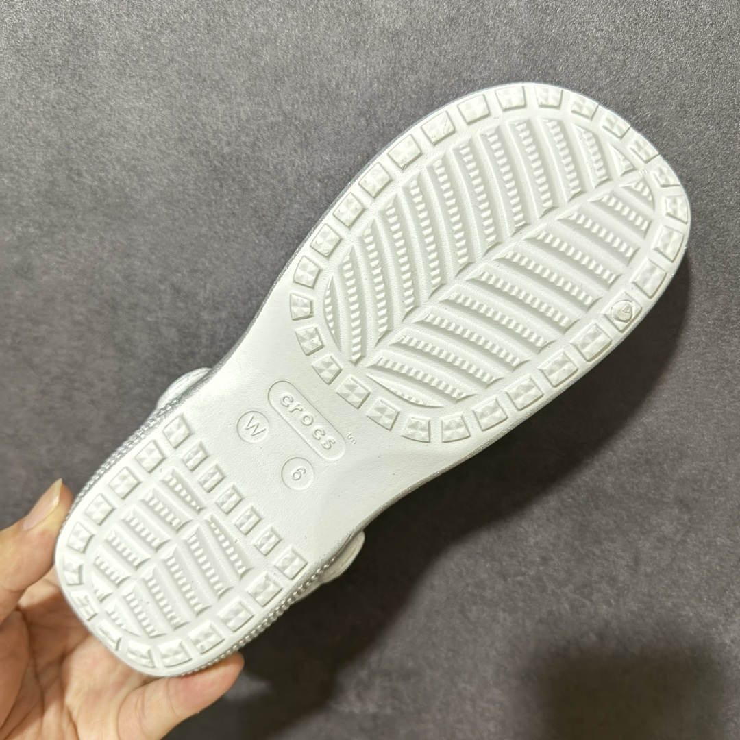 图片[9]-【纯原H版】Crocs 卡骆驰 芭蕾舞系列 低帮 舒适百搭经典透气凉鞋拖鞋平底鞋洞洞鞋 时尚撞色设计，充满活力的全新系列，同时拥有复古条纹与经典Logo标志；可调节后跟带，前面变成惬意舒适的凉拖，后面行走跑跳更加稳妥；秉承核心的塑模鞋履工艺，推出了适宜四季的丰富休闲鞋品，所有Crocs鞋款均采用Croslitehb材料制造，这项技术令每一双鞋都具有柔软、舒适、轻便、无痕的出色品质，而这也是每个Crocs拥有者所了解和钟爱的。 货号：214282-040 尺码：35-40 M3-M7 M3=35-36 M4=36-37 M5=37-38 M6=38-39 M7=39-40-选品中心