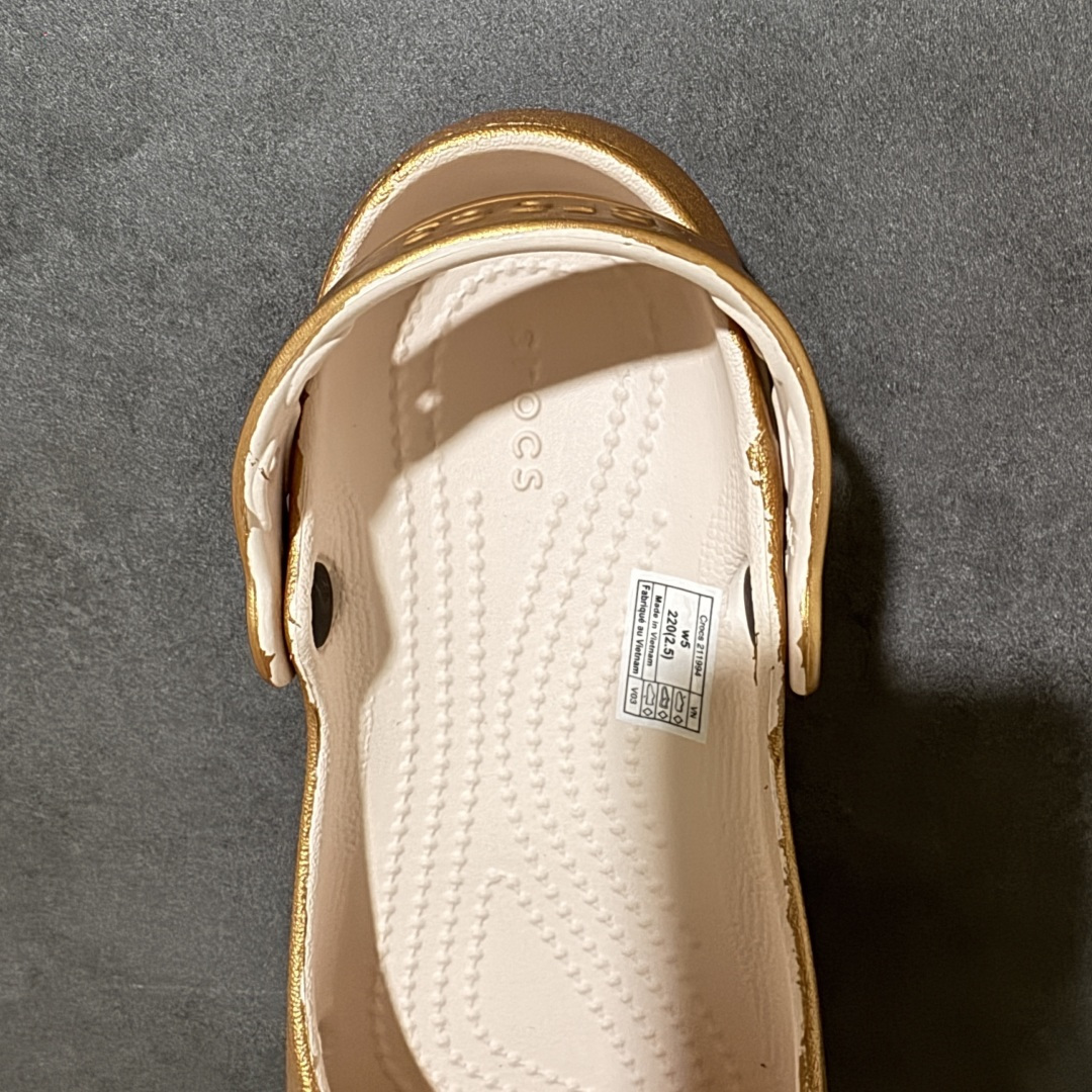 图片[6]-【纯原H版】Crocs 卡骆驰 芭蕾舞系列 低帮 舒适百搭经典透气凉鞋拖鞋平底鞋洞洞鞋 时尚撞色设计，充满活力的全新系列，同时拥有复古条纹与经典Logo标志；可调节后跟带，前面变成惬意舒适的凉拖，后面行走跑跳更加稳妥；秉承核心的塑模鞋履工艺，推出了适宜四季的丰富休闲鞋品，所有Crocs鞋款均采用Croslitehb材料制造，这项技术令每一双鞋都具有柔软、舒适、轻便、无痕的出色品质，而这也是每个Crocs拥有者所了解和钟爱的。 货号：214282-040 尺码：35-40 M3-M7 M3=35-36 M4=36-37 M5=37-38 M6=38-39 M7=39-40-选品中心