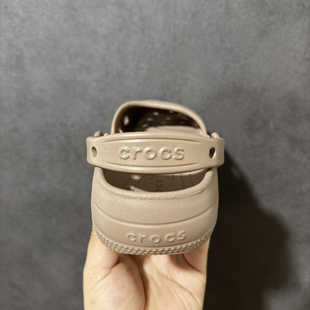 图片[4]-【纯原H版】Crocs 卡骆驰 芭蕾舞系列 低帮 舒适百搭经典透气凉鞋拖鞋平底鞋洞洞鞋 时尚撞色设计，充满活力的全新系列，同时拥有复古条纹与经典Logo标志；可调节后跟带，前面变成惬意舒适的凉拖，后面行走跑跳更加稳妥；秉承核心的塑模鞋履工艺，推出了适宜四季的丰富休闲鞋品，所有Crocs鞋款均采用Croslitehb材料制造，这项技术令每一双鞋都具有柔软、舒适、轻便、无痕的出色品质，而这也是每个Crocs拥有者所了解和钟爱的。 货号：214282-040 尺码：35-40 M3-M7 M3=35-36 M4=36-37 M5=37-38 M6=38-39 M7=39-40-选品中心