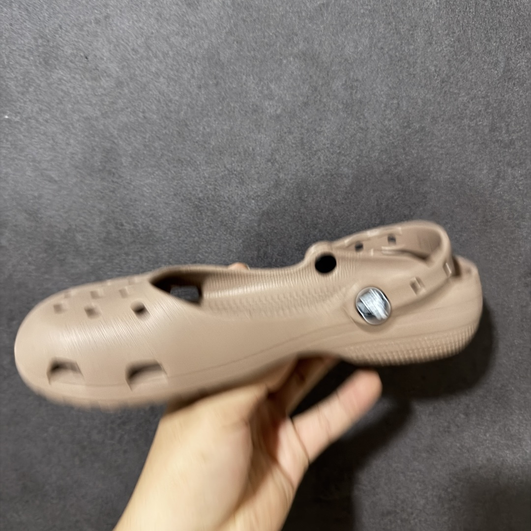 图片[2]-【纯原H版】Crocs 卡骆驰 芭蕾舞系列 低帮 舒适百搭经典透气凉鞋拖鞋平底鞋洞洞鞋 时尚撞色设计，充满活力的全新系列，同时拥有复古条纹与经典Logo标志；可调节后跟带，前面变成惬意舒适的凉拖，后面行走跑跳更加稳妥；秉承核心的塑模鞋履工艺，推出了适宜四季的丰富休闲鞋品，所有Crocs鞋款均采用Croslitehb材料制造，这项技术令每一双鞋都具有柔软、舒适、轻便、无痕的出色品质，而这也是每个Crocs拥有者所了解和钟爱的。 货号：214282-040 尺码：35-40 M3-M7 M3=35-36 M4=36-37 M5=37-38 M6=38-39 M7=39-40-选品中心