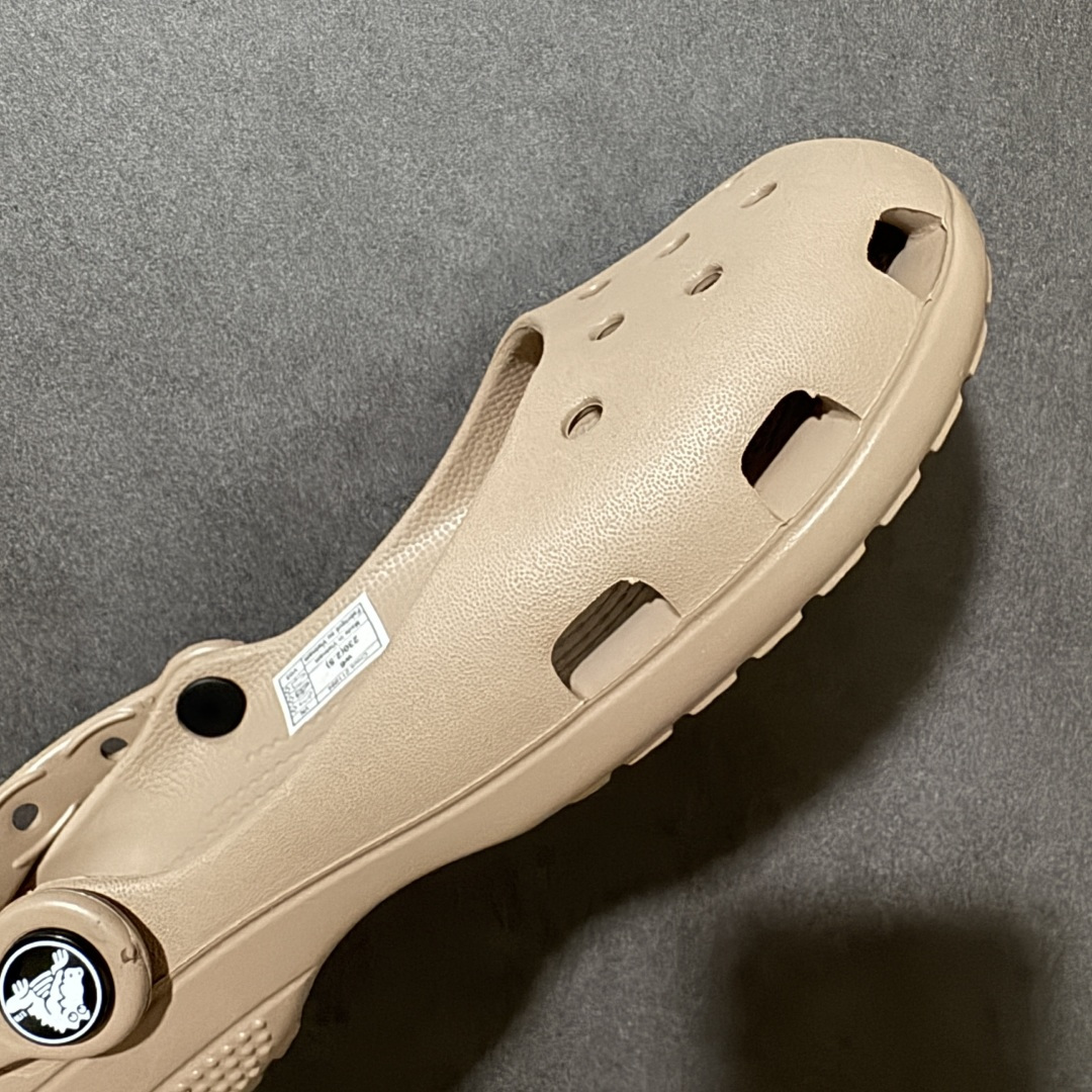 图片[8]-【纯原H版】Crocs 卡骆驰 芭蕾舞系列 低帮 舒适百搭经典透气凉鞋拖鞋平底鞋洞洞鞋 时尚撞色设计，充满活力的全新系列，同时拥有复古条纹与经典Logo标志；可调节后跟带，前面变成惬意舒适的凉拖，后面行走跑跳更加稳妥；秉承核心的塑模鞋履工艺，推出了适宜四季的丰富休闲鞋品，所有Crocs鞋款均采用Croslitehb材料制造，这项技术令每一双鞋都具有柔软、舒适、轻便、无痕的出色品质，而这也是每个Crocs拥有者所了解和钟爱的。 货号：214282-040 尺码：35-40 M3-M7 M3=35-36 M4=36-37 M5=37-38 M6=38-39 M7=39-40-选品中心