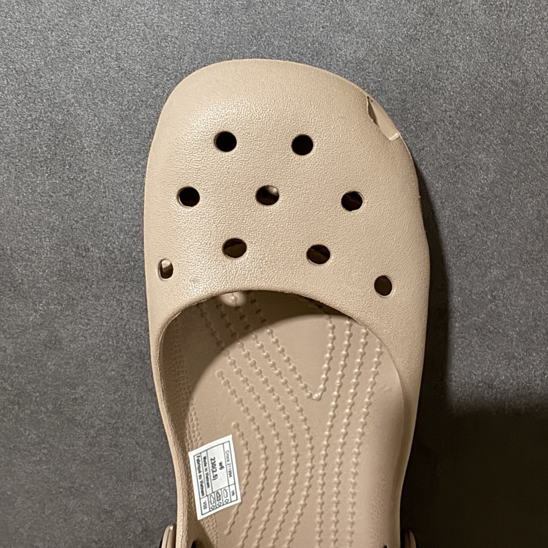 图片[5]-【纯原H版】Crocs 卡骆驰 芭蕾舞系列 低帮 舒适百搭经典透气凉鞋拖鞋平底鞋洞洞鞋 时尚撞色设计，充满活力的全新系列，同时拥有复古条纹与经典Logo标志；可调节后跟带，前面变成惬意舒适的凉拖，后面行走跑跳更加稳妥；秉承核心的塑模鞋履工艺，推出了适宜四季的丰富休闲鞋品，所有Crocs鞋款均采用Croslitehb材料制造，这项技术令每一双鞋都具有柔软、舒适、轻便、无痕的出色品质，而这也是每个Crocs拥有者所了解和钟爱的。 货号：214282-040 尺码：35-40 M3-M7 M3=35-36 M4=36-37 M5=37-38 M6=38-39 M7=39-40-选品中心