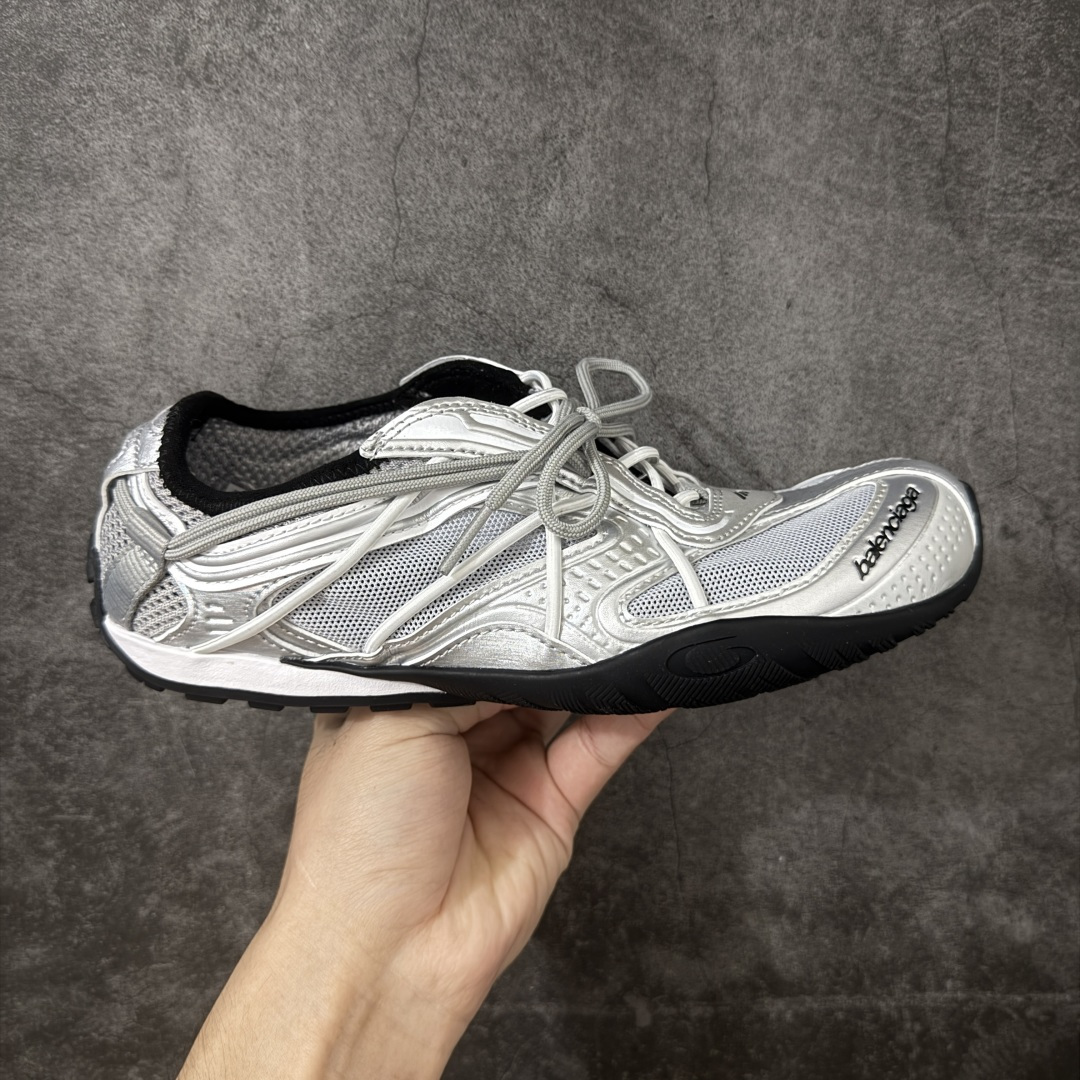 【XA版本】Balenciaga巴黎世家 Radar 圆头系带 做旧效果 低帮 生活休闲鞋 巴黎世家25代 轻薄款经典出货 这个非常适合春夏季 很薄很轻 摆脱了巴黎世家往昔那种笨重的观念 尺码:35-46-选品中心