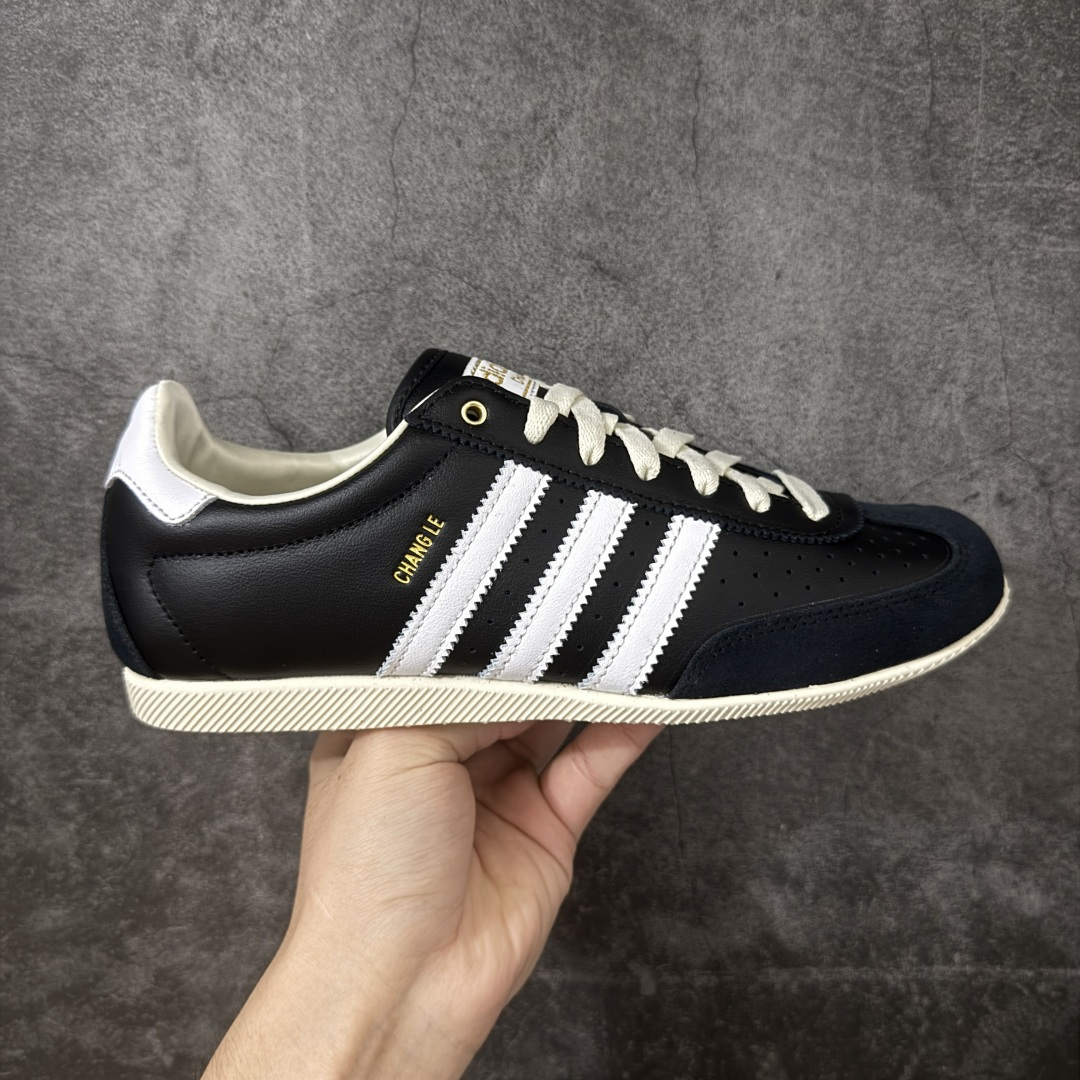 【CS纯原版】Adidas Originals Changle系列 阿迪达斯 三叶草 百搭低帮休闲运动板鞋 KJ3960 顶级纯原大厂出品 完美还原zp细节,注意区别市场任何版本,完全不是一路货色‼️ 全鞋原材料打造,无任何色差,正确鞋型,后跟港宝材料定型,正确微透生胶大底,反口内里头层细腻小牛皮,纸板中底 鞋垫背胶,侧面正确烫金压印字母,所有细节完美还原‼️ 尺码:35.5 36 36.5 37 38 38.5 39 40 40.5 41 42 42.5 43 44 44.5 45-选品中心