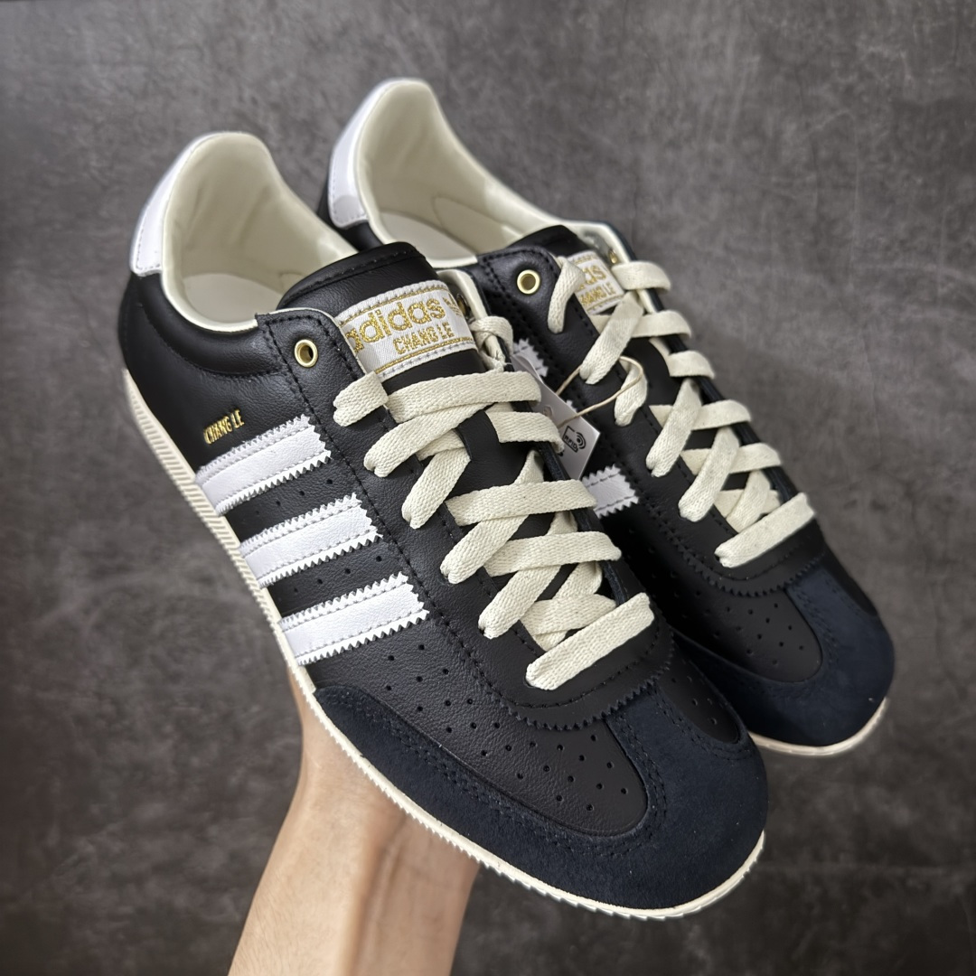 【CS纯原版】Adidas Originals Changle系列 阿迪达斯 三叶草 百搭低帮休闲运动板鞋 KJ3960 顶级纯原大厂出品 完美还原zp细节,注意区别市场任何版本,完全不是一路货色‼️ 全鞋原材料打造,无任何色差,正确鞋型,后跟港宝材料定型,正确微透生胶大底,反口内里头层细腻小牛皮,纸板中底 鞋垫背胶,侧面正确烫金压印字母,所有细节完美还原‼️ 尺码:35.5 36 36.5 37 38 38.5 39 40 40.5 41 42 42.5 43 44 44.5 45-选品中心