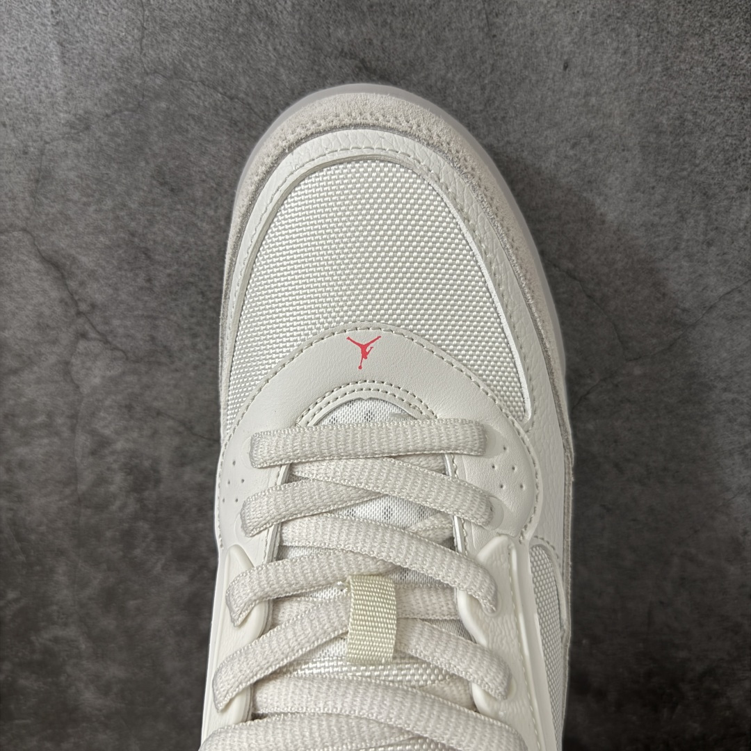 图片[5]-【纯原N版】Air Jordan aj3 Ultra Low 低帮 白红 乔丹篮球鞋系列 专业aj大厂出品 细节材料区别通货 清洁度到位 完美版型 鞋款大面积采用米白与奶油色为主调，营造出柔和且高级的视觉基底，辅以浅灰与淡卡其的过渡层次，让结构更显立体却不张扬。前掌标志性的经典大象爆裂纹则以偏暖的灰褐色呈现，更显低调细腻，与外底的浅棕色相呼应。后跟处半透明灰色气垫结构增加了一丝现代感，而鞋舌细节点缀的蓝色Jordan字样成为整双鞋中少有的跳色，为整体温和配色注入一抹恰到好处的活力。后跟处Jumpman Logo及Air以蓝色装扮，鞋头迷你Jumpxman Logo也辅以蓝色示人，最后以白黑双色中底搭配灰蓝色橡胶外底及Jordann字样完善整体设计收尾 货号：II3794-001 尺码：36 36.5 37.5 38 38.5 39 40 40.5 41 42 42.5 43 44 44.5 45-选品中心