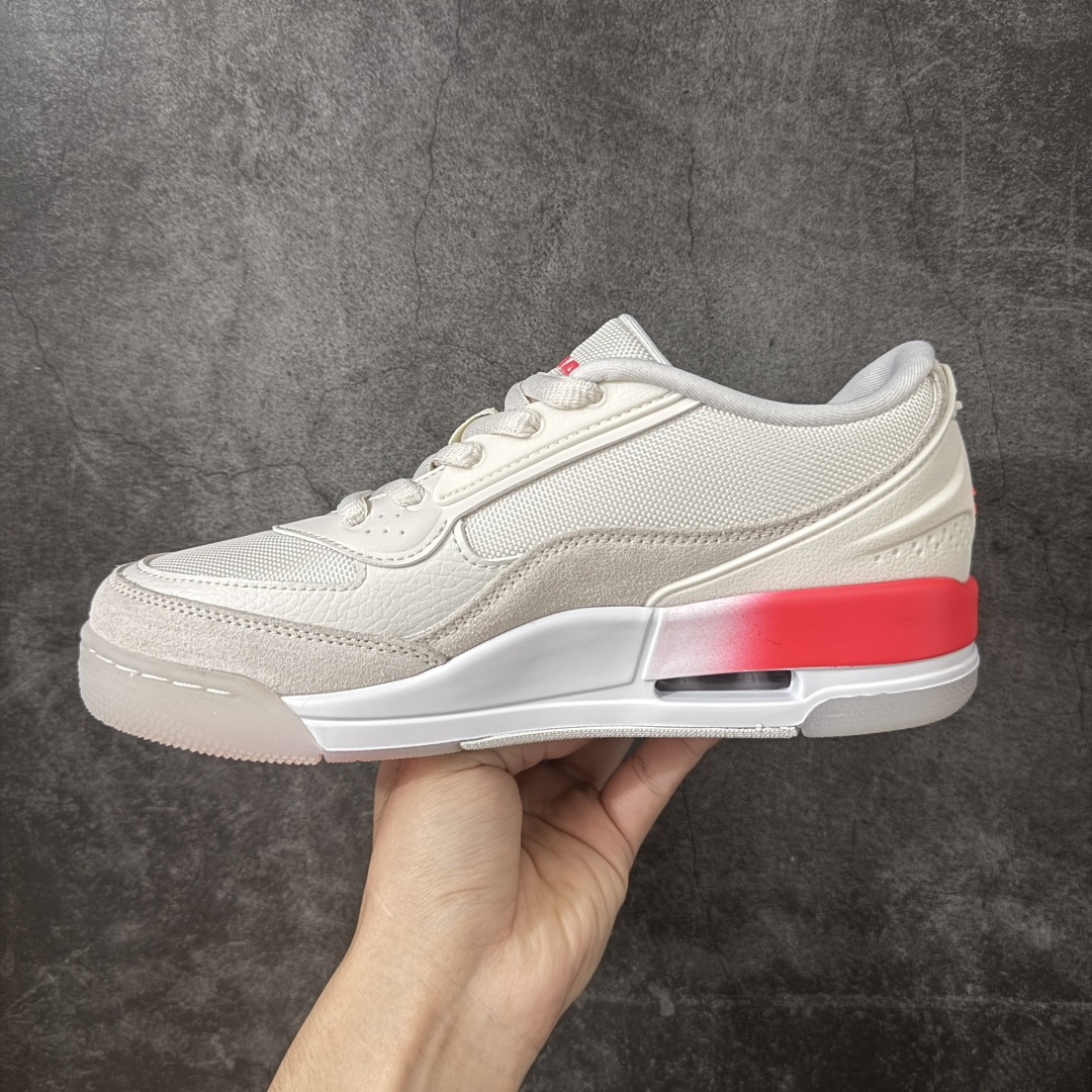 图片[2]-【纯原N版】Air Jordan aj3 Ultra Low 低帮 白红 乔丹篮球鞋系列 专业aj大厂出品 细节材料区别通货 清洁度到位 完美版型 鞋款大面积采用米白与奶油色为主调，营造出柔和且高级的视觉基底，辅以浅灰与淡卡其的过渡层次，让结构更显立体却不张扬。前掌标志性的经典大象爆裂纹则以偏暖的灰褐色呈现，更显低调细腻，与外底的浅棕色相呼应。后跟处半透明灰色气垫结构增加了一丝现代感，而鞋舌细节点缀的蓝色Jordan字样成为整双鞋中少有的跳色，为整体温和配色注入一抹恰到好处的活力。后跟处Jumpman Logo及Air以蓝色装扮，鞋头迷你Jumpxman Logo也辅以蓝色示人，最后以白黑双色中底搭配灰蓝色橡胶外底及Jordann字样完善整体设计收尾 货号：II3794-001 尺码：36 36.5 37.5 38 38.5 39 40 40.5 41 42 42.5 43 44 44.5 45-选品中心