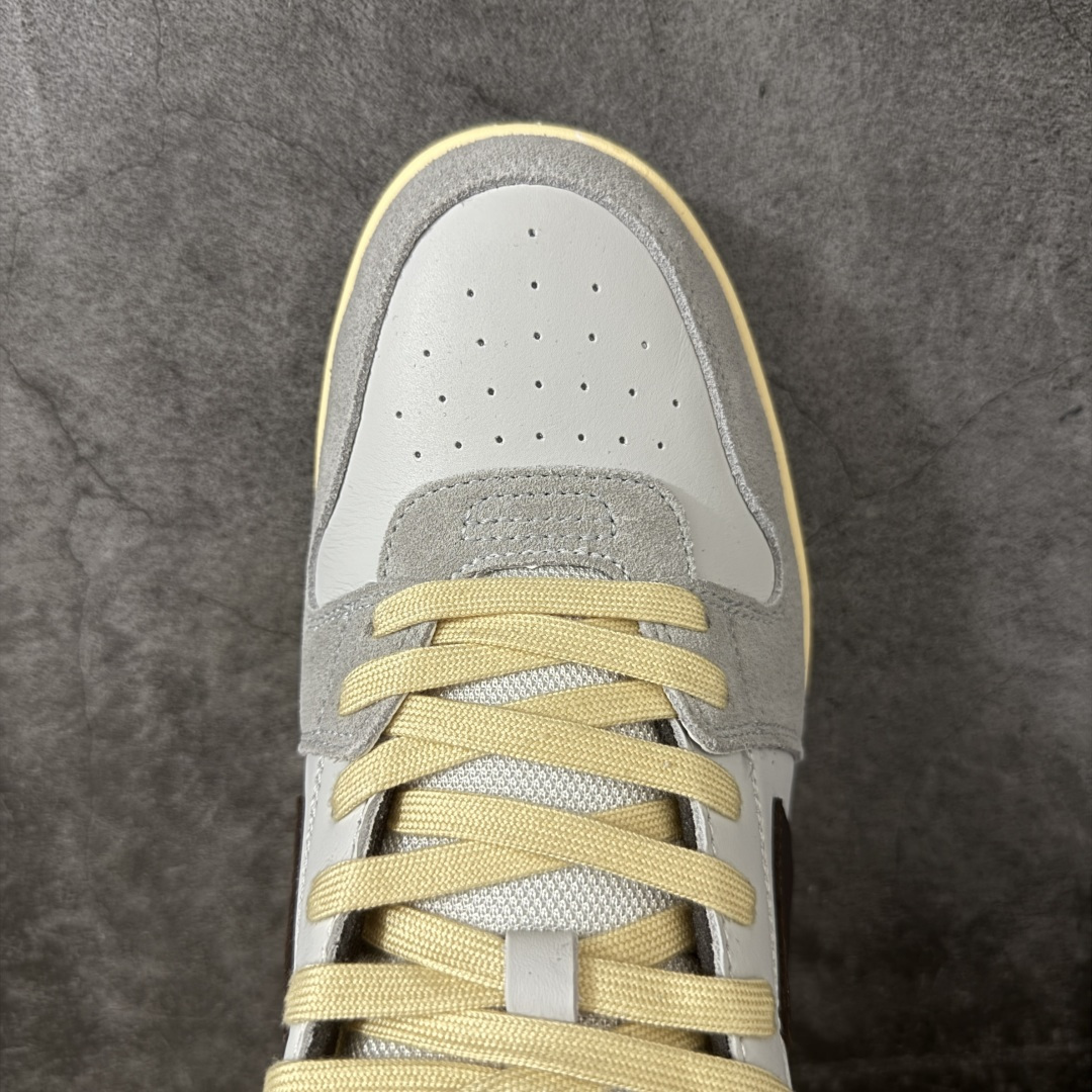 图片[5]-【原厂版】OFF-WHITE Out Of Office OW低帮时尚板鞋 白黑 全新版本 大厂出货 全头层软质皮料 质感满分💯 细节描述市场货 配件齐全 杨幂同款 由经典配色打造 箭头符号、ZipTie 标签、1ogo印花等经典元素皆在此呈现 让人一眼明了 Off-White 的潮流身份 单品以黑白配色皮质制成 饰有品牌标志性 zip Tie 束线带吊牌 侧面饰有 Arrows 图案 展现出品牌对街头风格的偏爱 原厂原档案开发 原盒原标原厂头层皮料 官方原版设计 做工细节全方位对比原鞋 尺码：35 36 37 38 39 40 41 42 43 44 45 46 47-选品中心